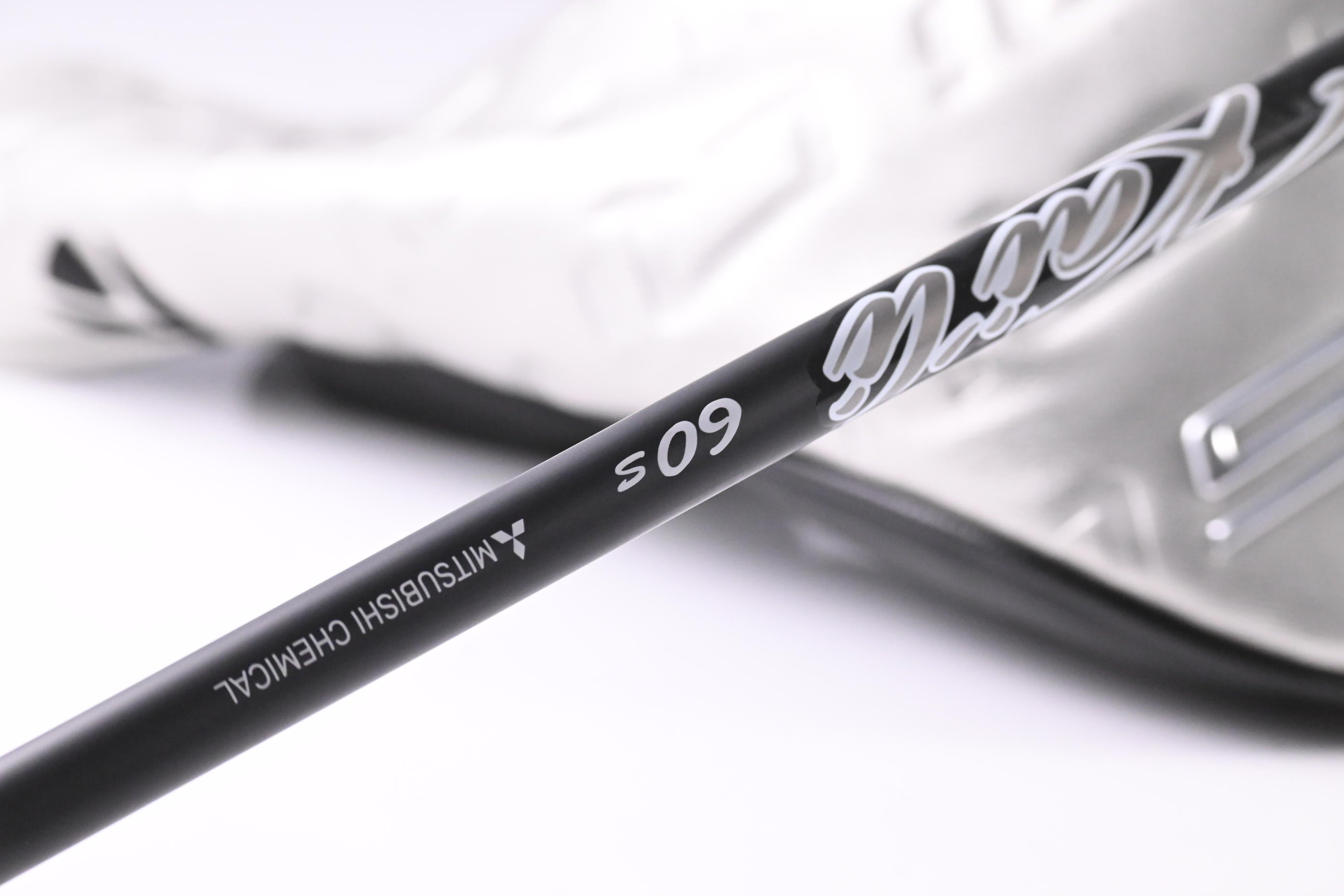 Taylormade Qi35 LS Driver / 9 Degree / Stiff Flex Kai'Li Dark Waves White 60
