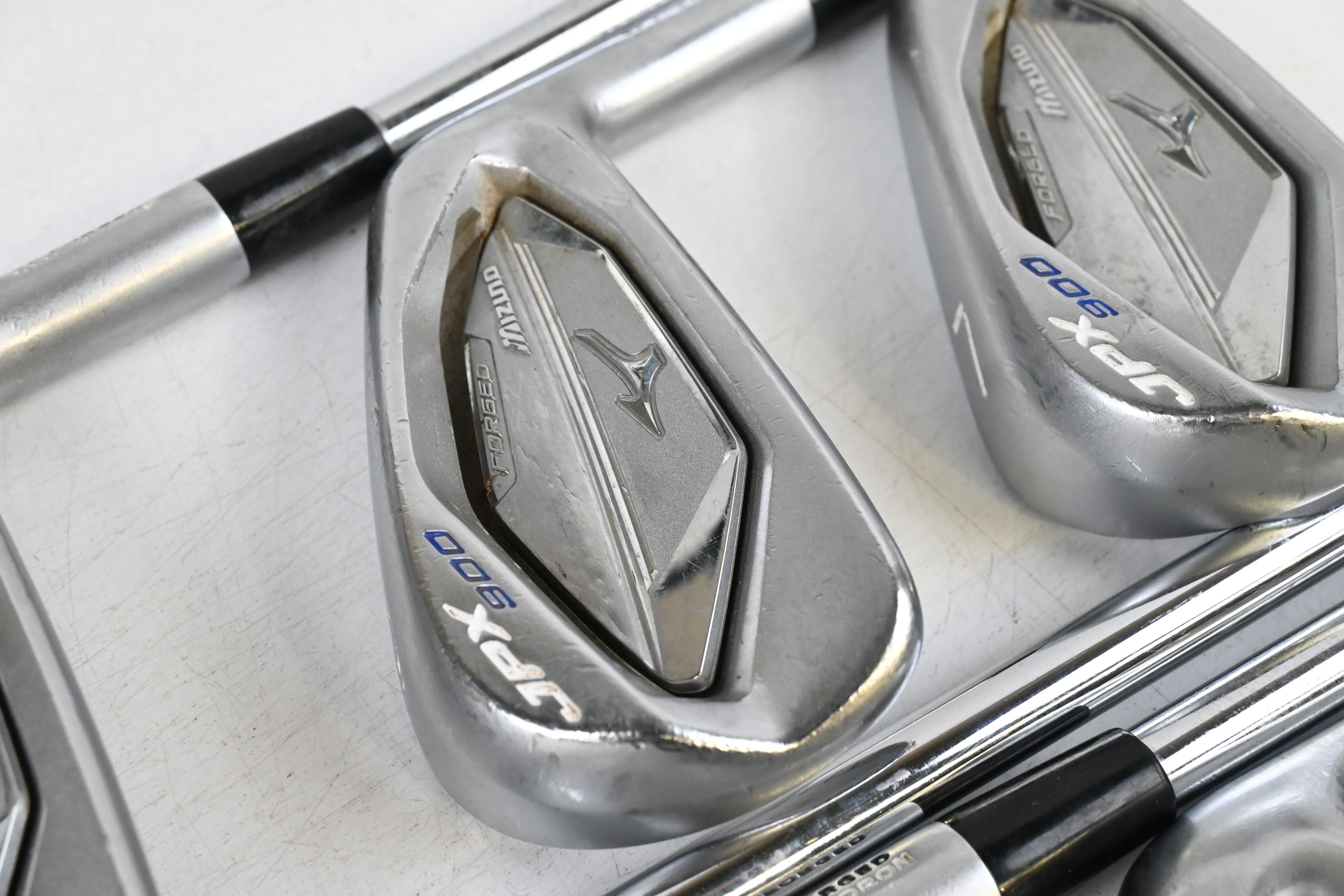 Mizuno JPX 900 Forged Irons / 5-PW+GW / Regular Flex Steel Shafts