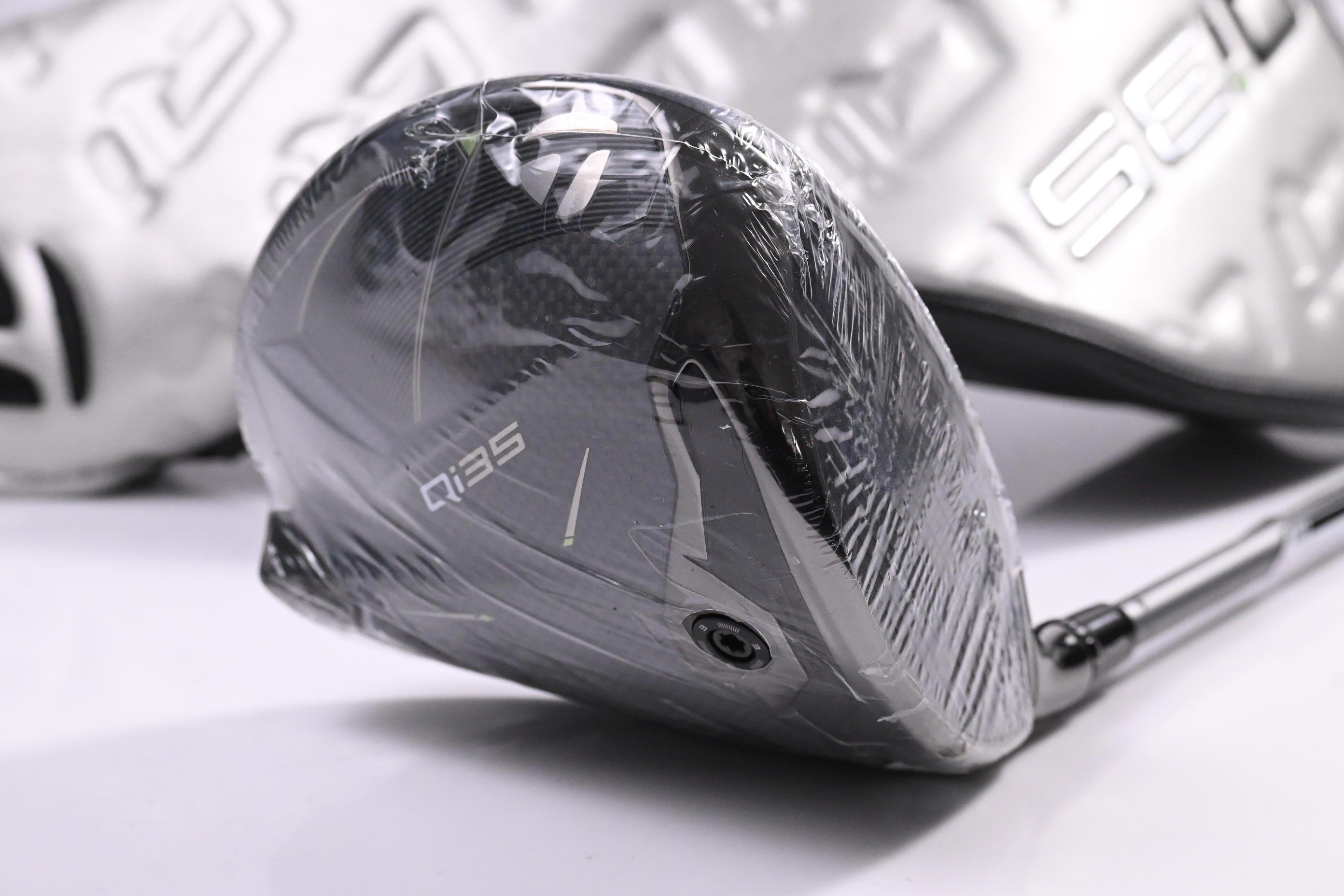 Taylormade Qi35 Driver / 10.5 Degree / Regular Flex Fujikura Air Speeder 50