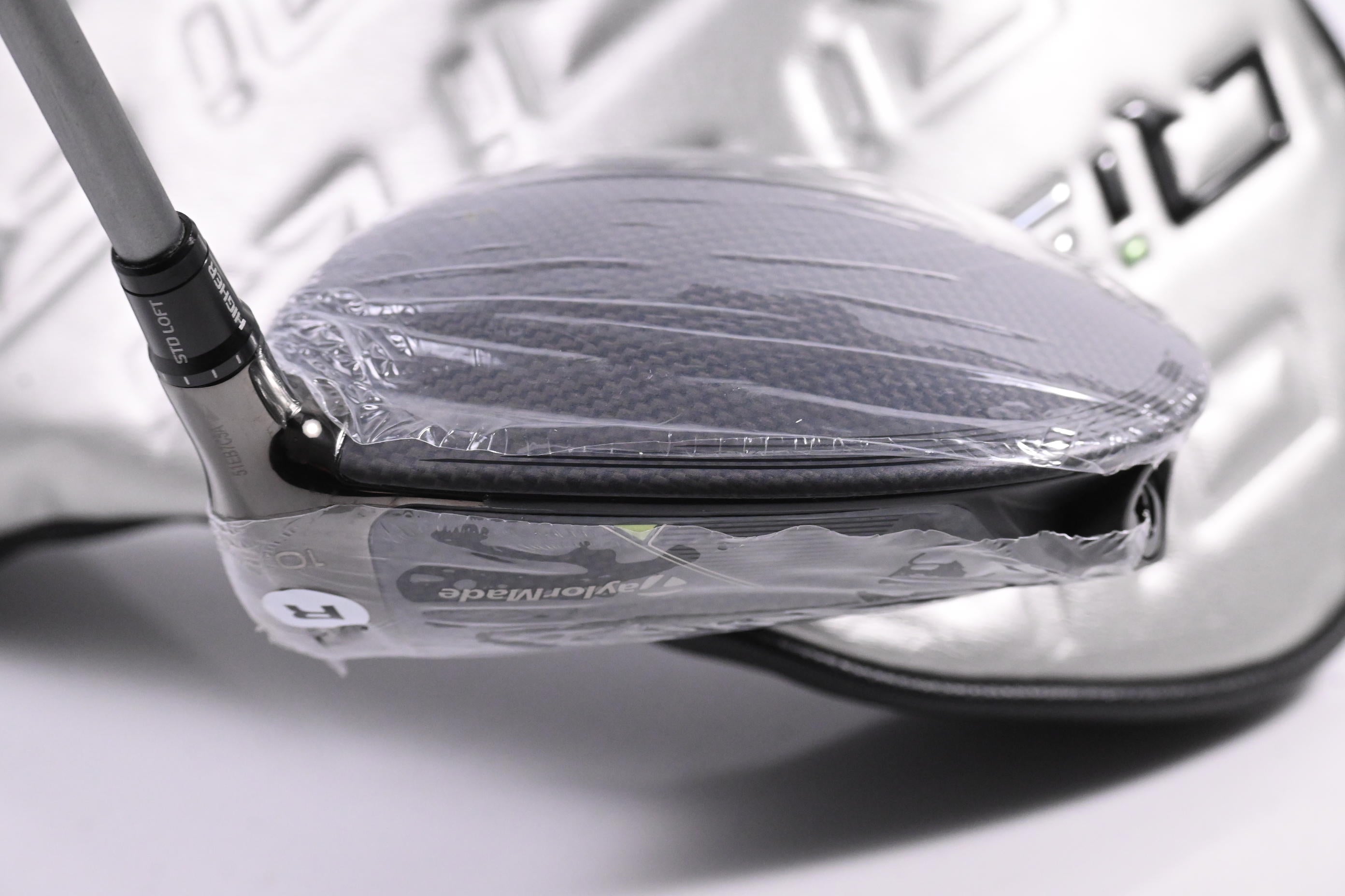 Taylormade Qi35 Driver / 10.5 Degree / Regular Flex Fujikura Air Speeder 50