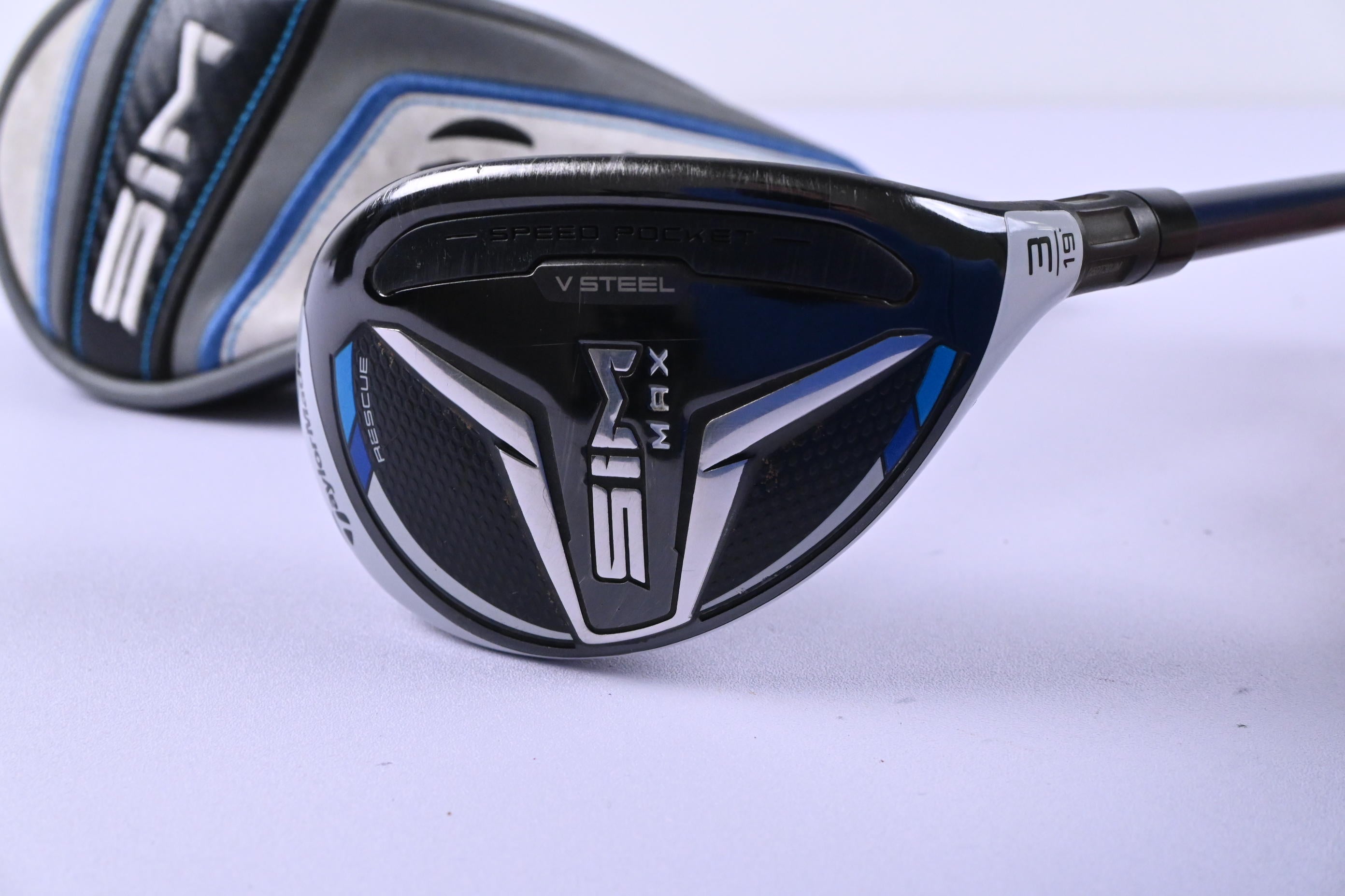 Taylormade SIM Max #3 Hybrid / 19 Degree / Stiff Flex Fujikura Ventus Blue 7