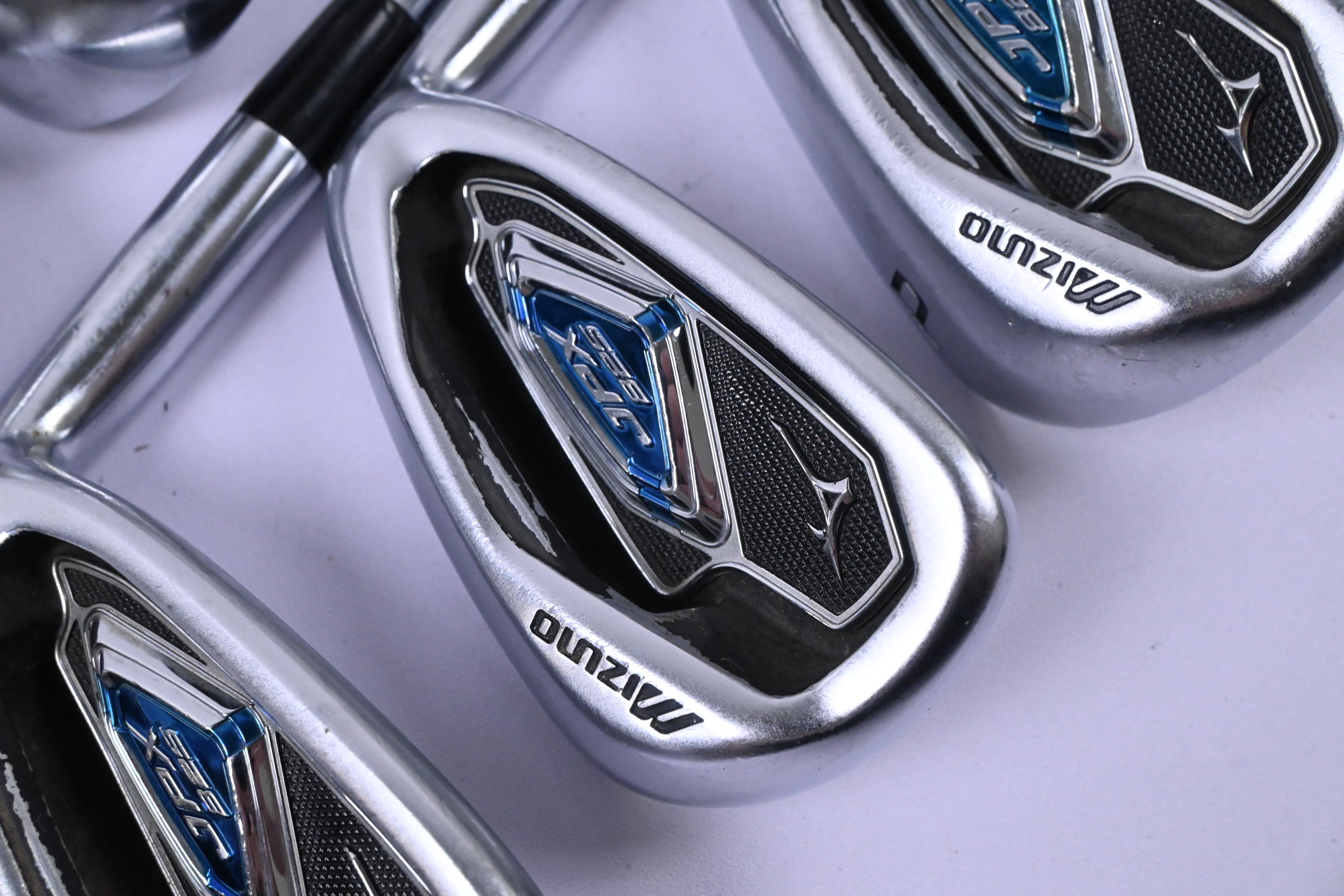 Mizuno JPX 825 Irons / 5-PW / Regular Flex Project X Rifle Shafts