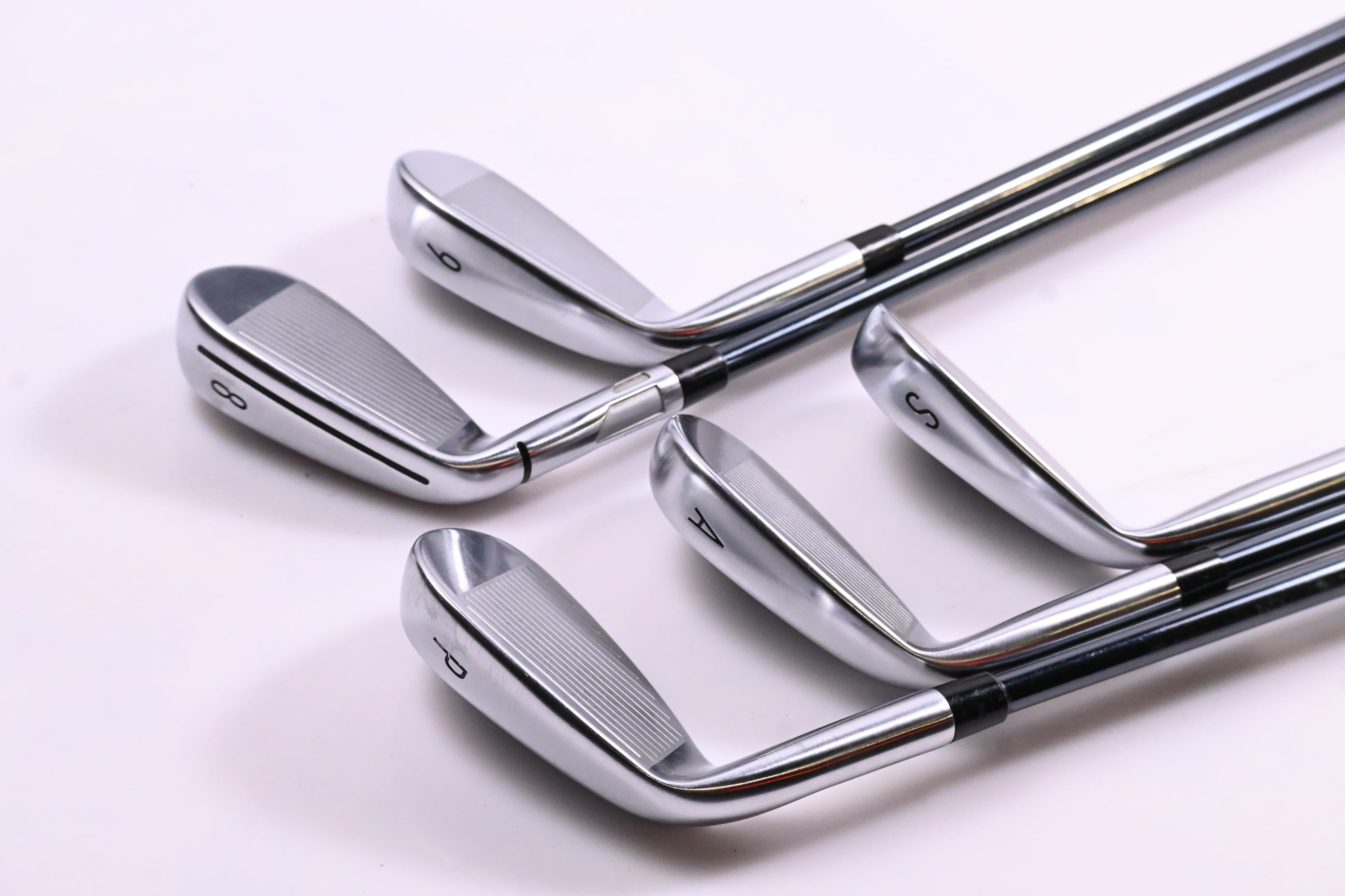 Taylormade Qi Irons / 8-PW+GW+SW / Regular Flex UST Recoil Dart 65 Shafts