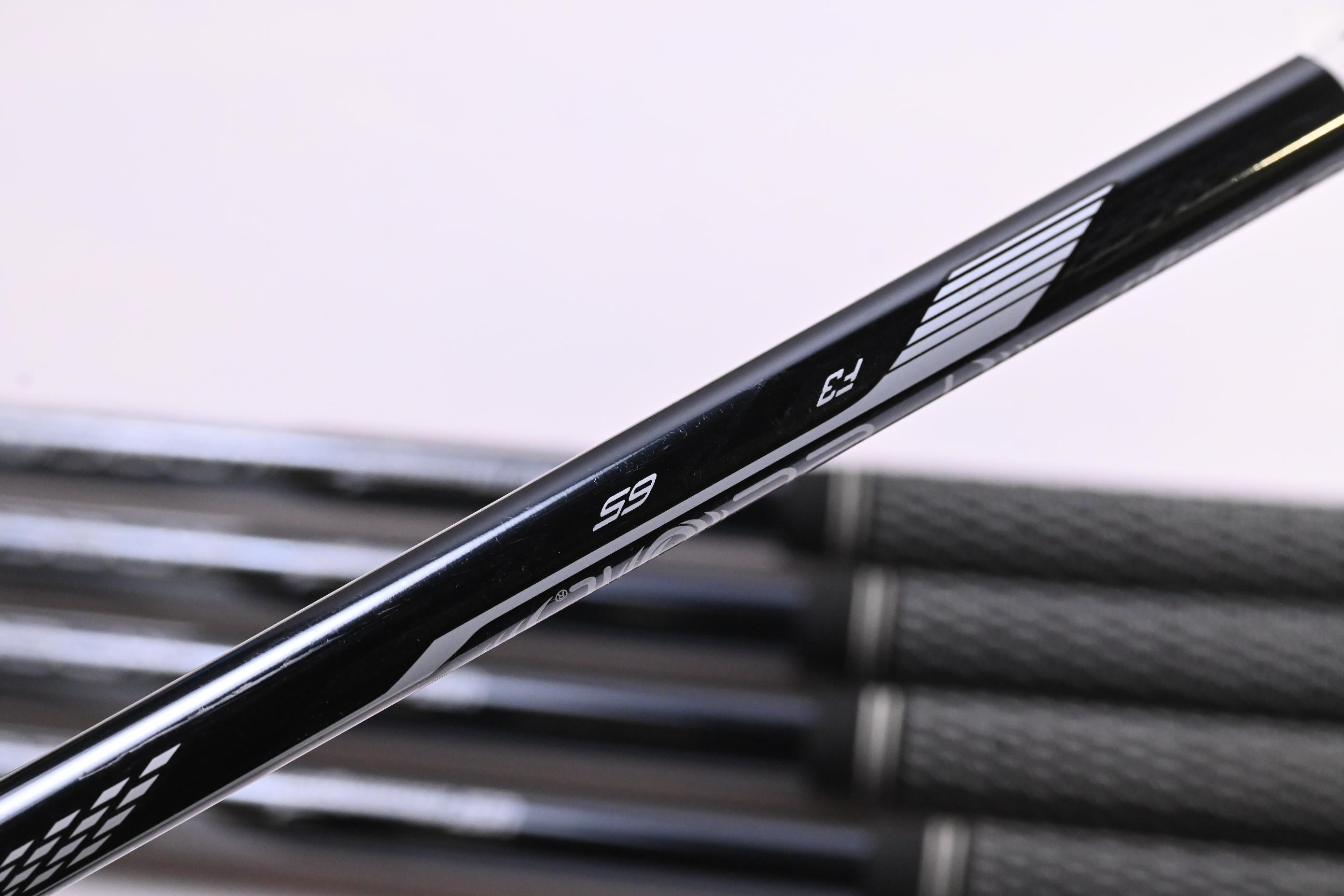 Taylormade Qi Irons / 8-PW+GW+SW / Regular Flex UST Recoil Dart 65 Shafts