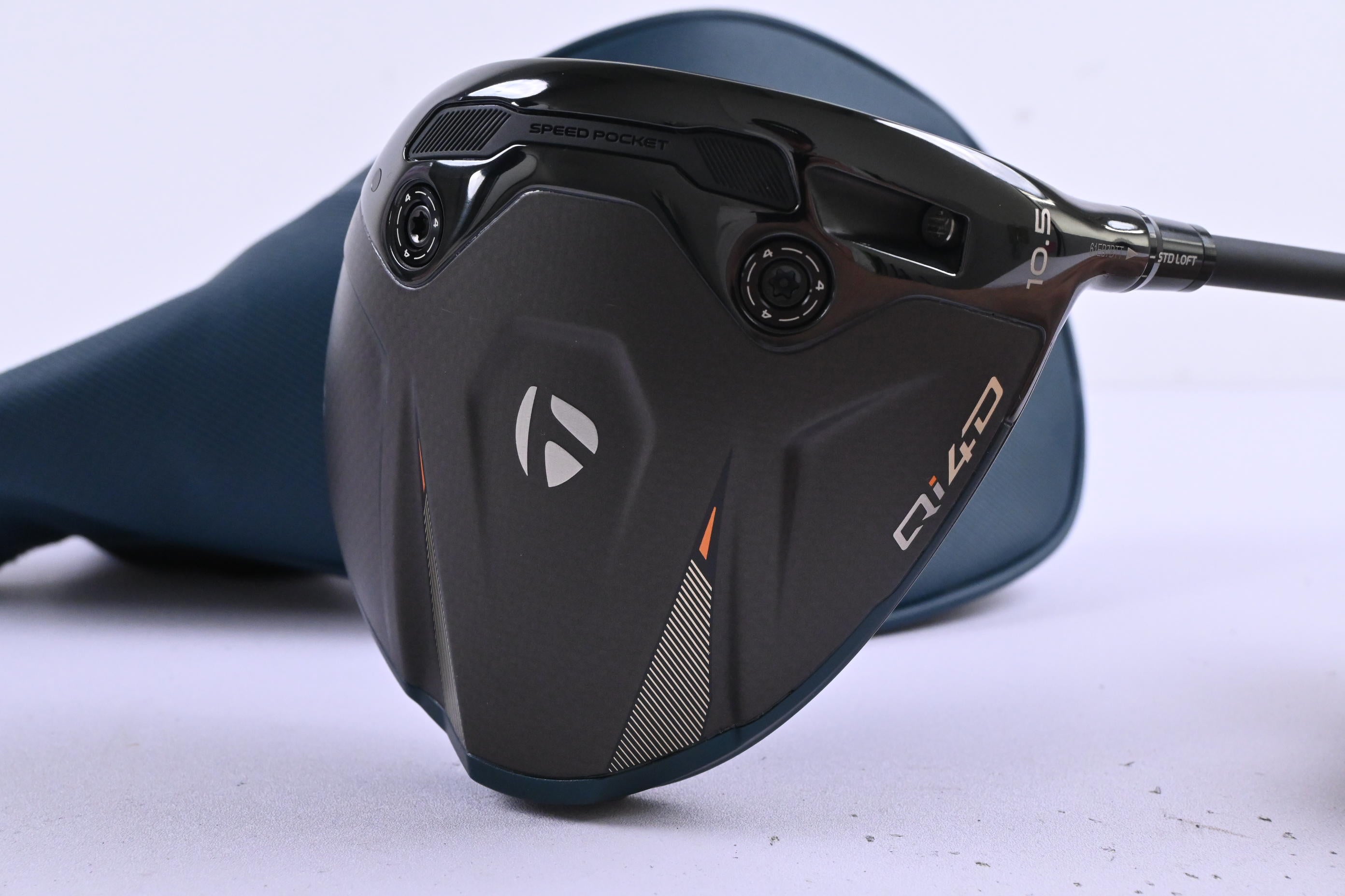 Taylormade Qi4D Driver / 10.5 Degree / Stiff Flex REAX Blue 50 Shaft
