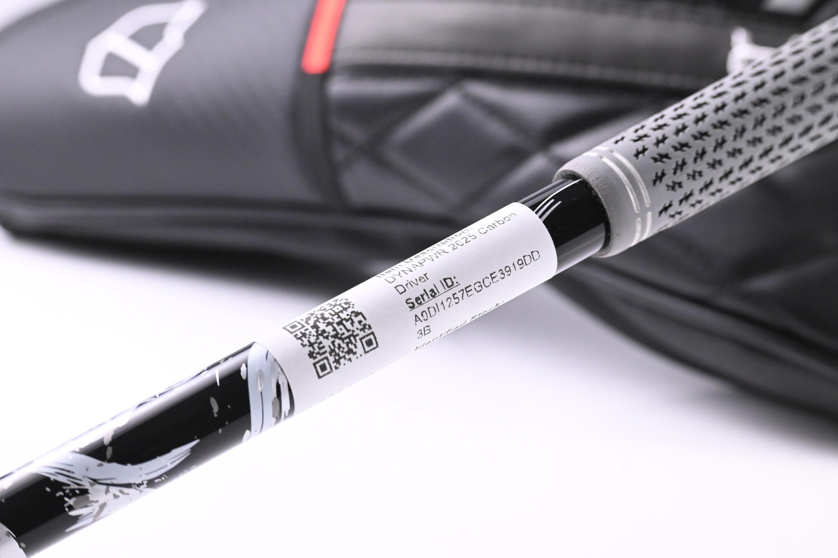 Wilson DYNAPWR 2025 Carbon Driver / 10.5 Degree / Stiff Flex Kai'li White 60 Shaft