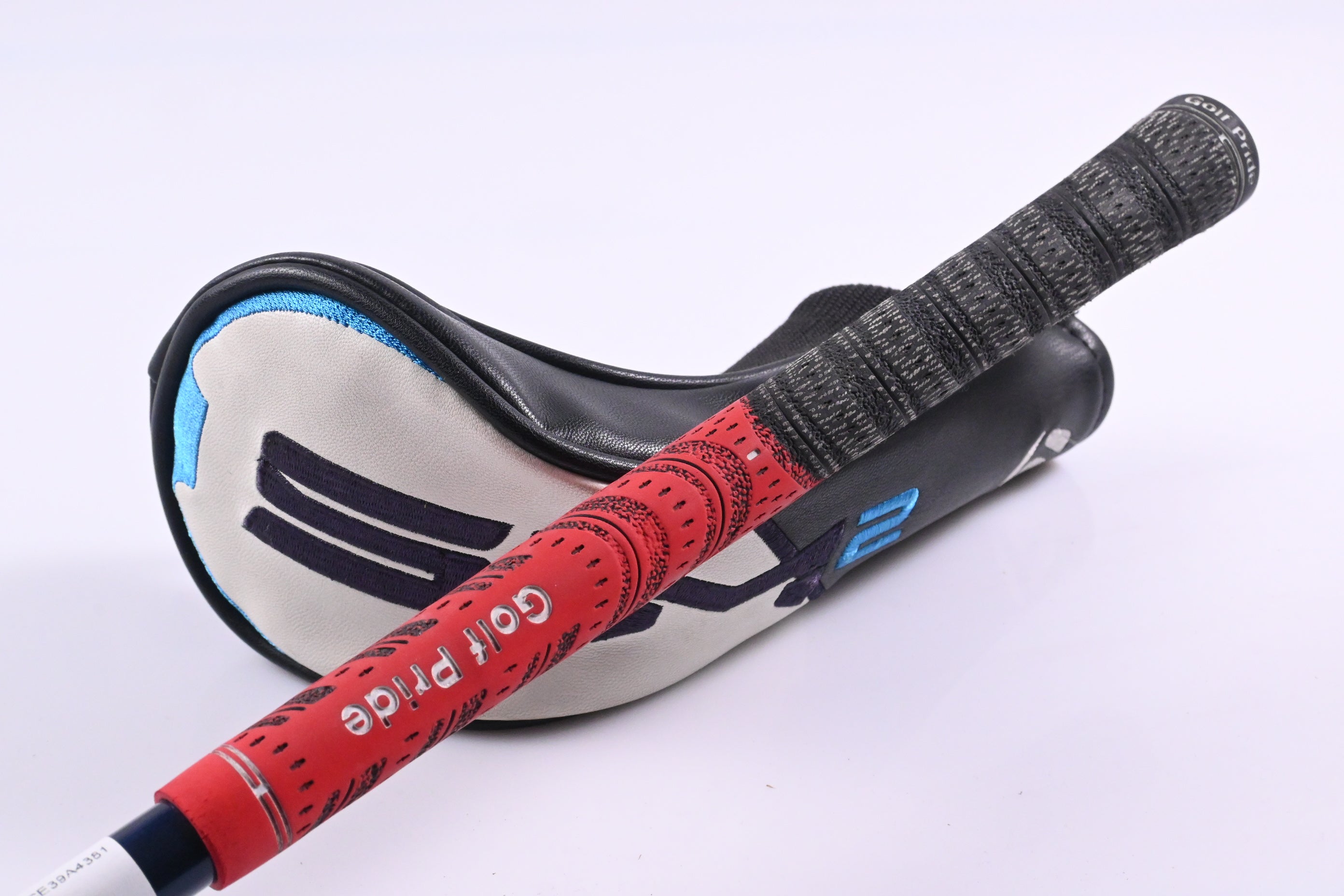 Taylormade SIM2 Max #4 Hybrid / 22 Degree / Regular Flex Fujikura Ventus Blue 6