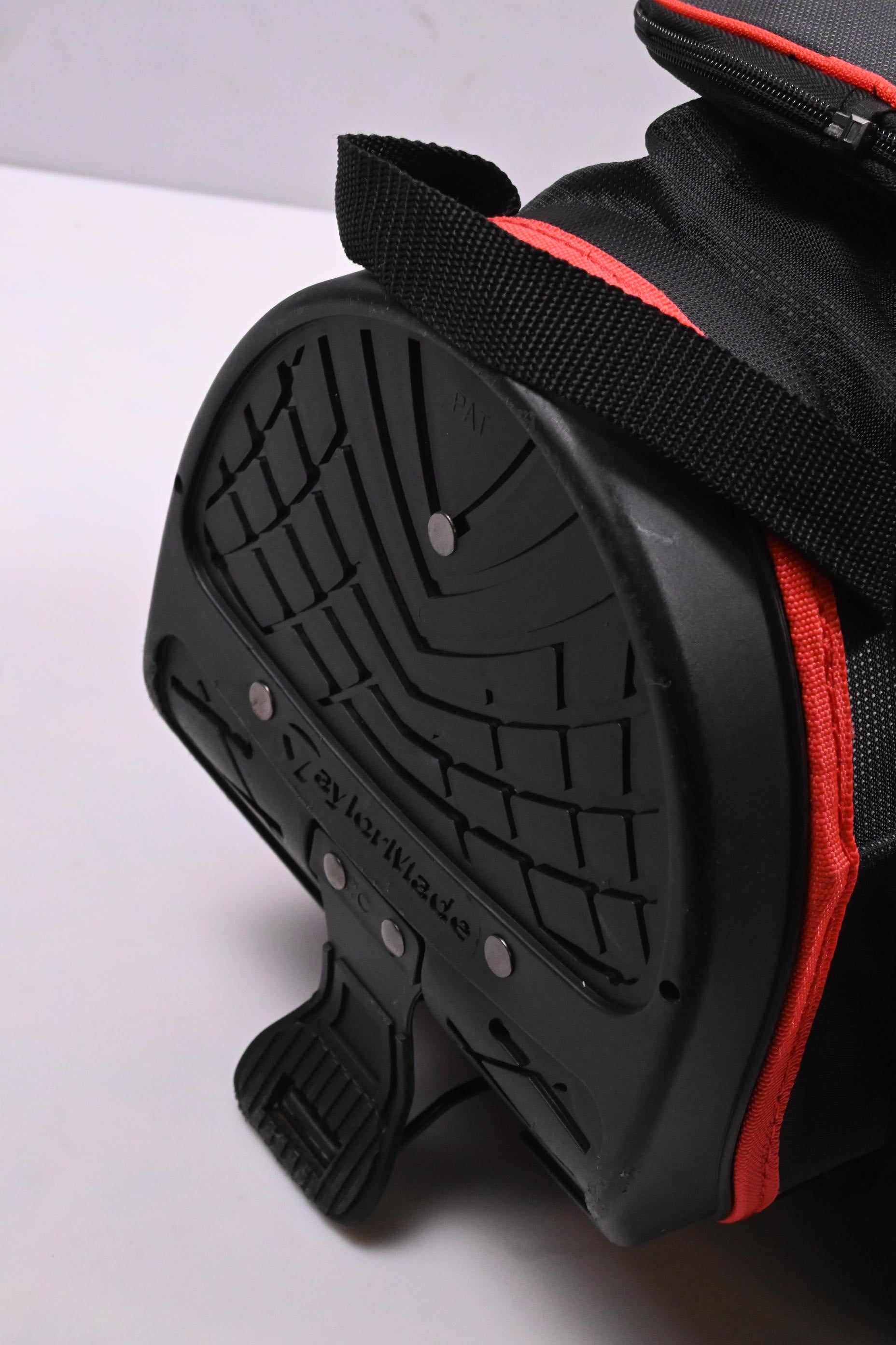 Taylormade Stand Bag / 7-Way Divider / Black, White, Red