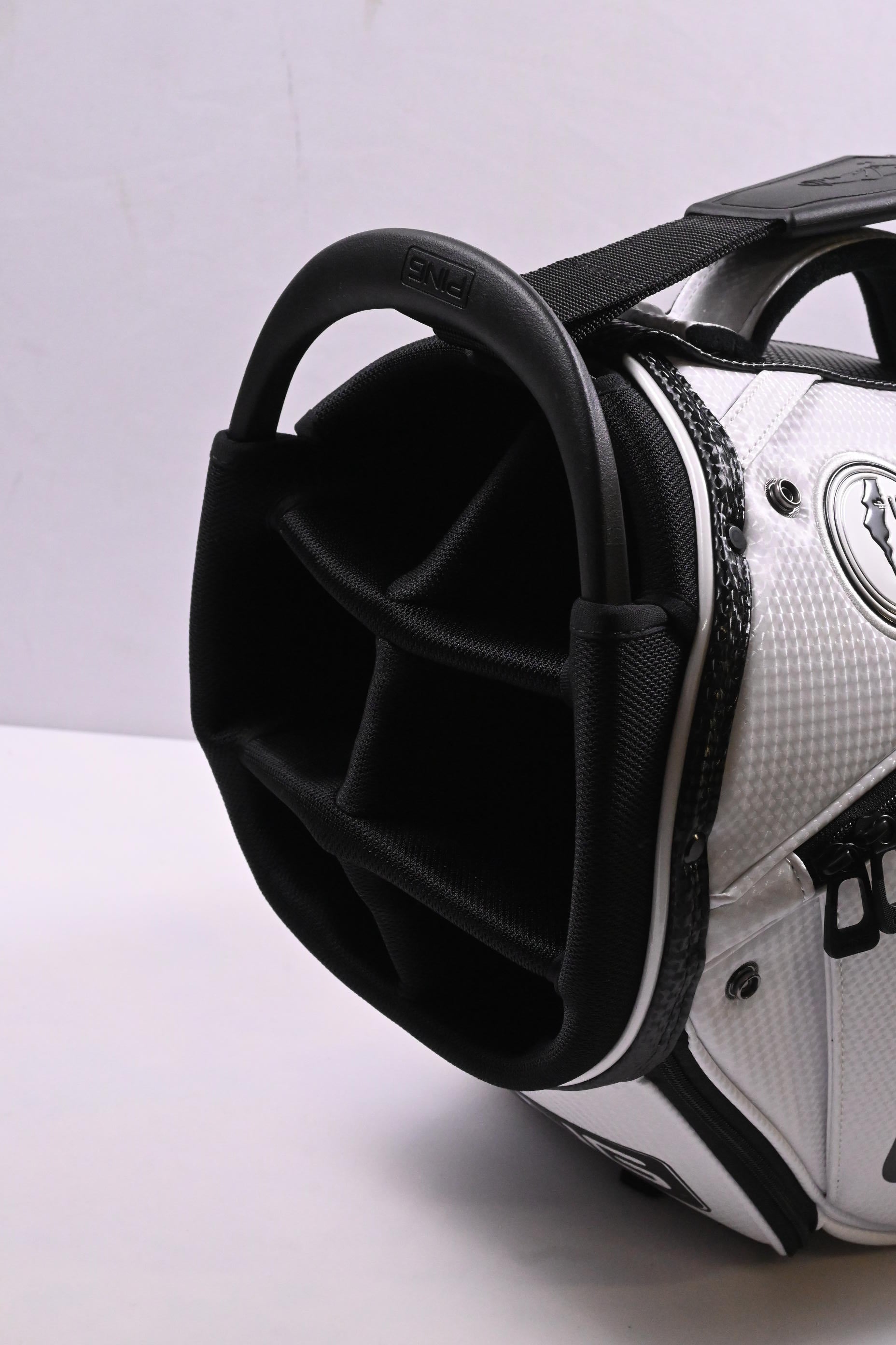 Ping Staff Tour Bag / 6-Way Divider / White, Black