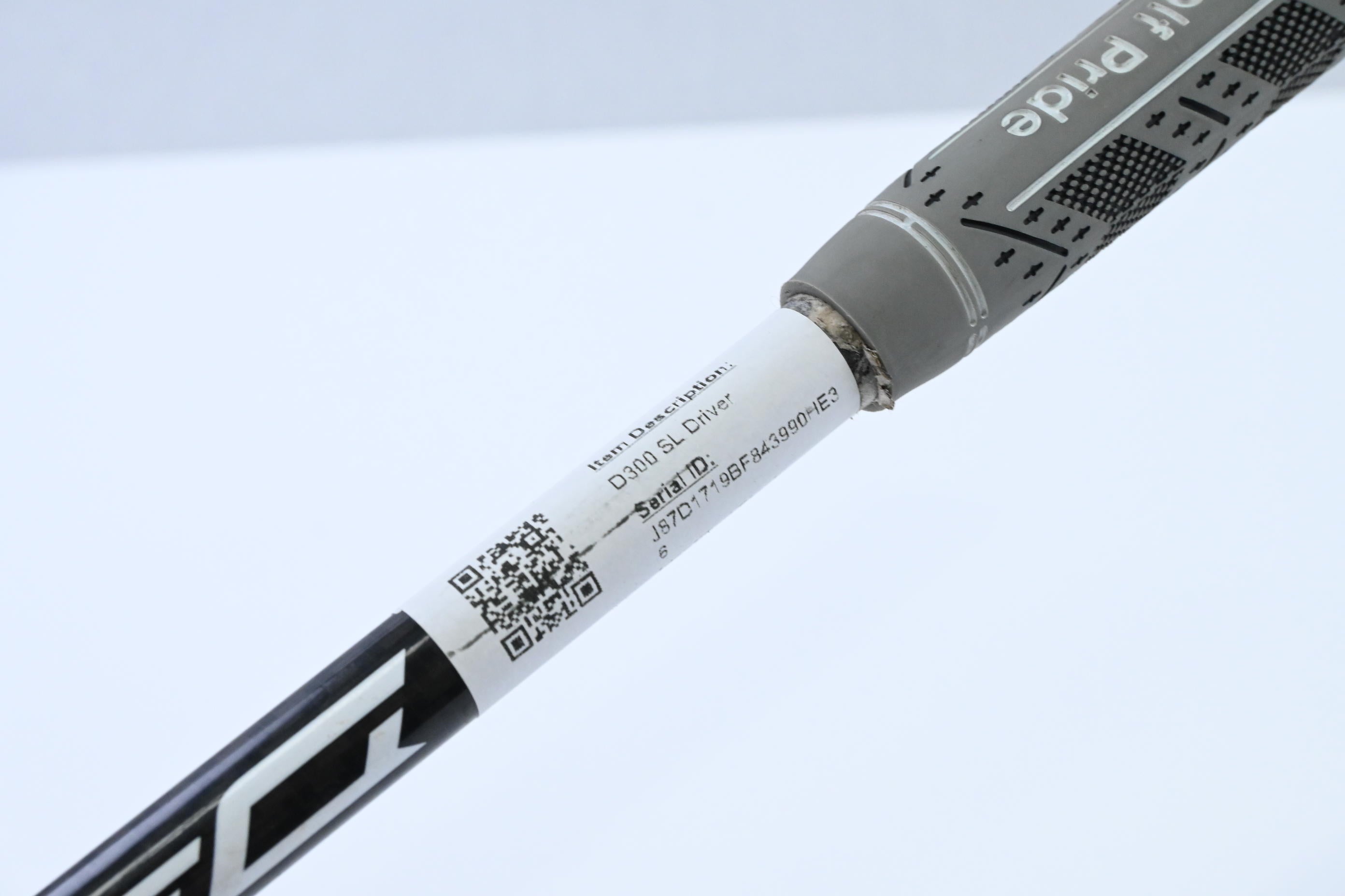 Wilson D300 SL Driver / 10.5 Degree / Regular Flex UST Superlight Shaft