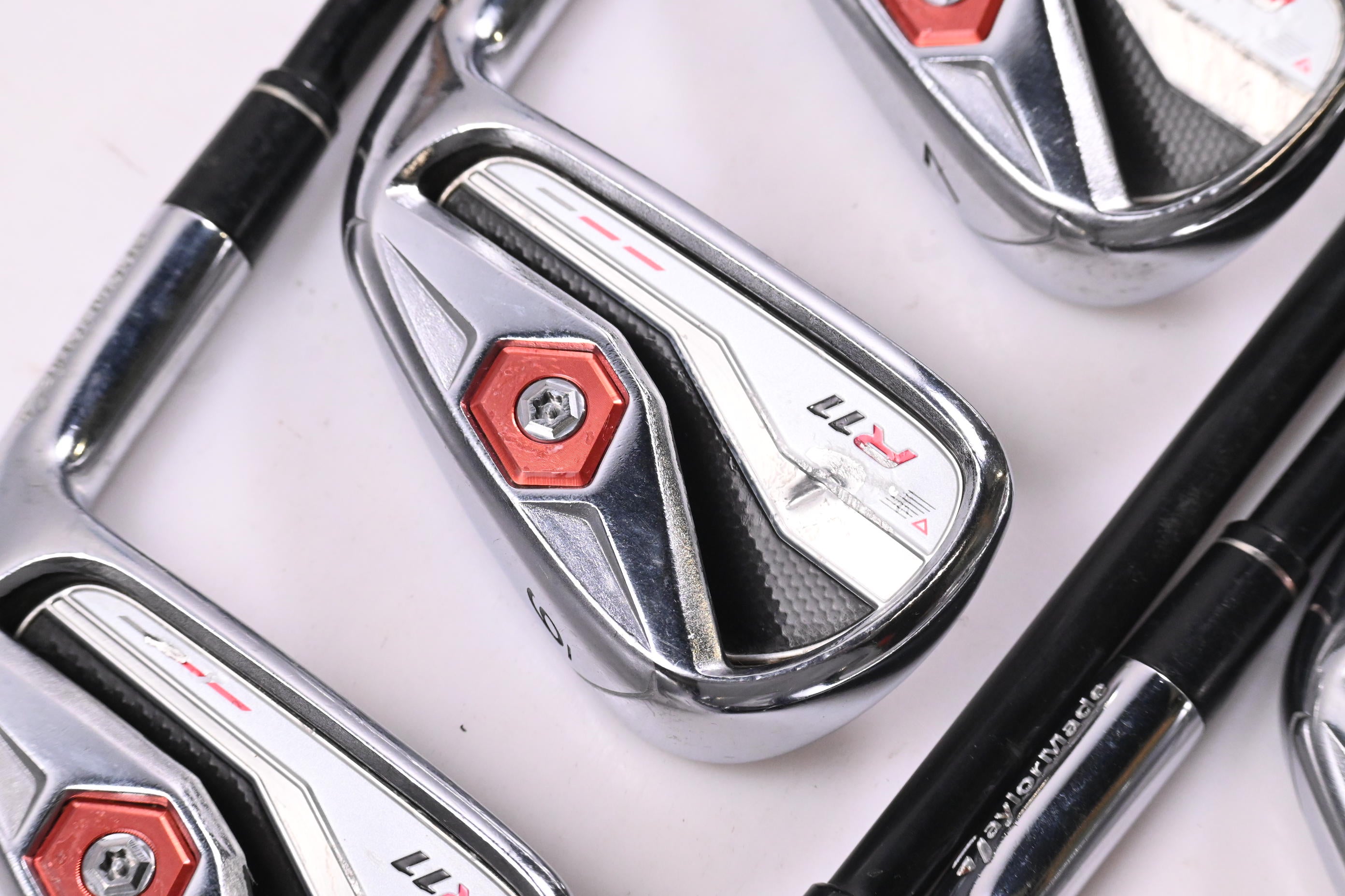 Taylormade R11 Irons / 5-PW+SW / Regular Flex Fujikura Motore 65 Shaft