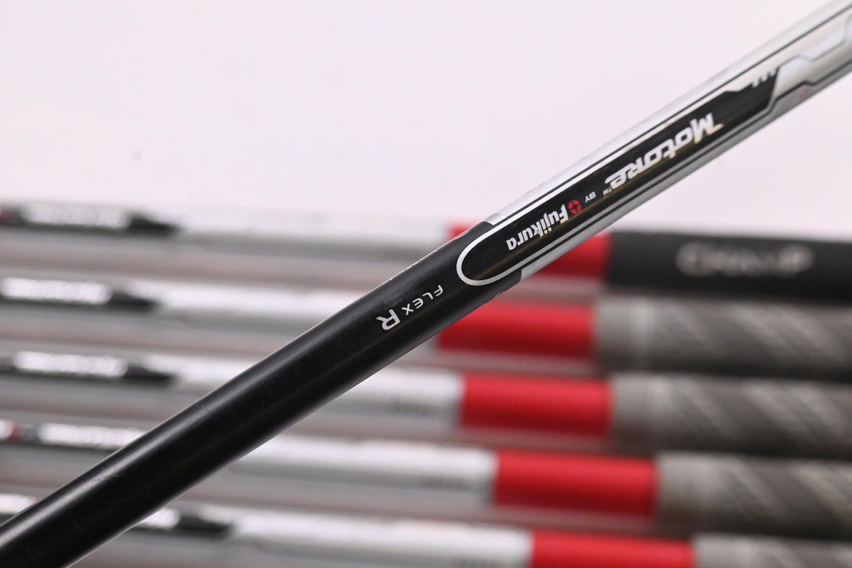Taylormade R11 Irons / 5-PW+SW / Regular Flex Fujikura Motore 65 Shaft