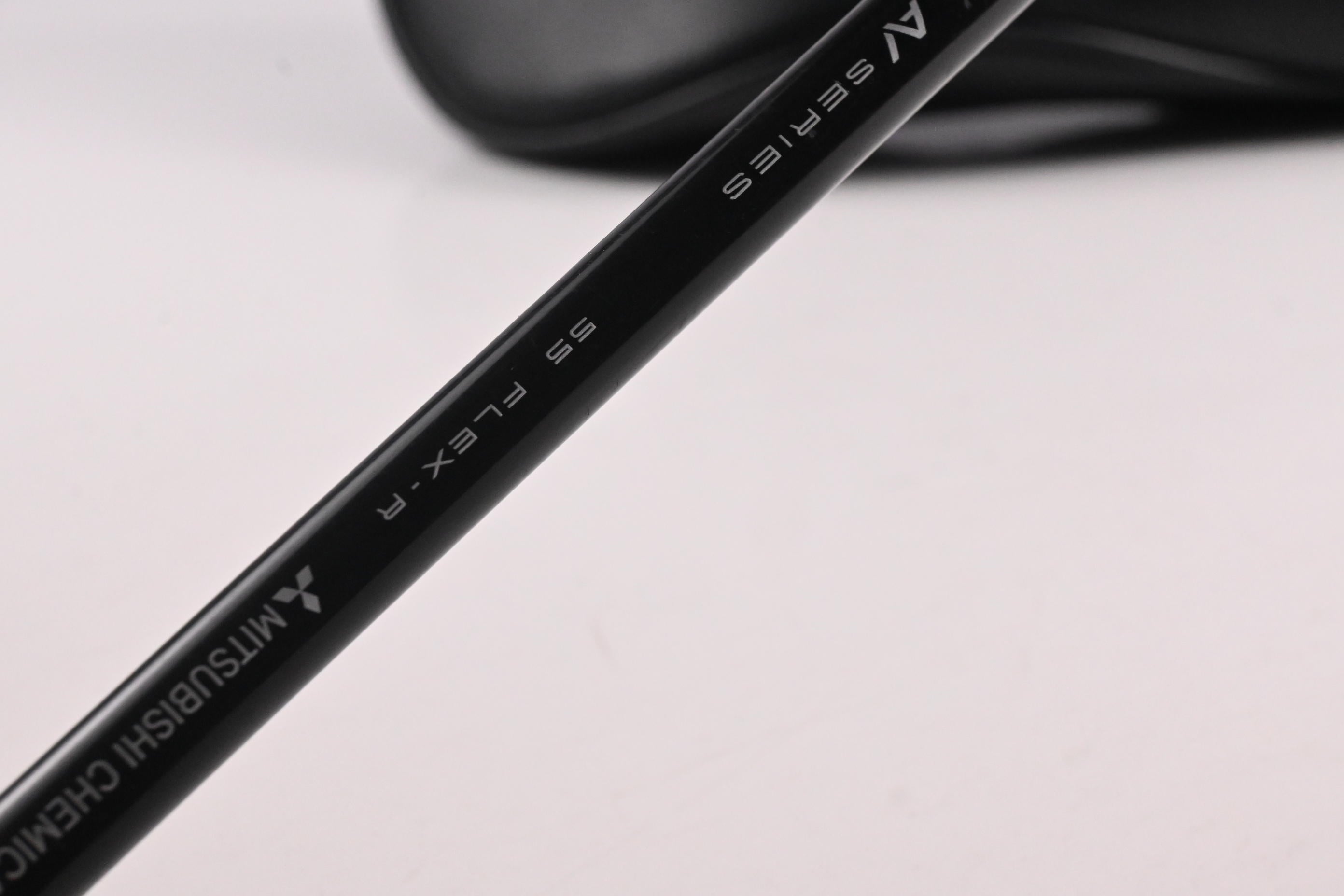 Titleist GT2 Driver / 10 Degree / Regular Flex Tensei AV Blue 55 SFW Shaft