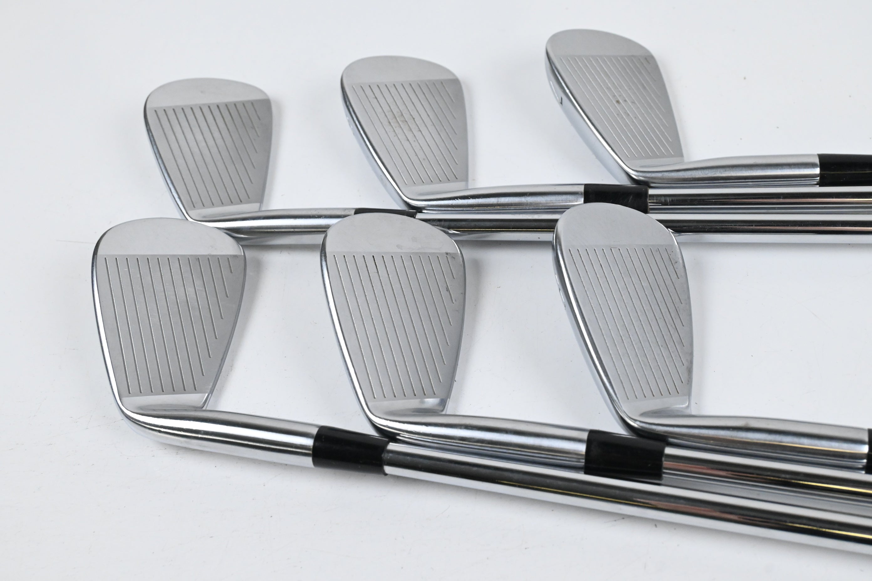 Mizuno Pro 221 Irons / 5-PW / Stiff Flex Dynamic Gold S300 Shafts