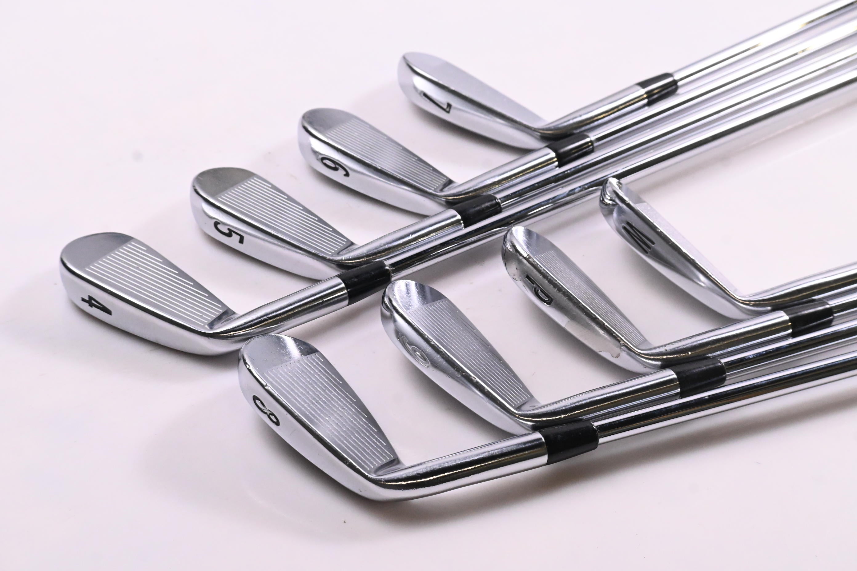 Titleist 714 AP2 Irons / 4-PW+GW / Regular Flex Dynamic Gold R300 Shafts