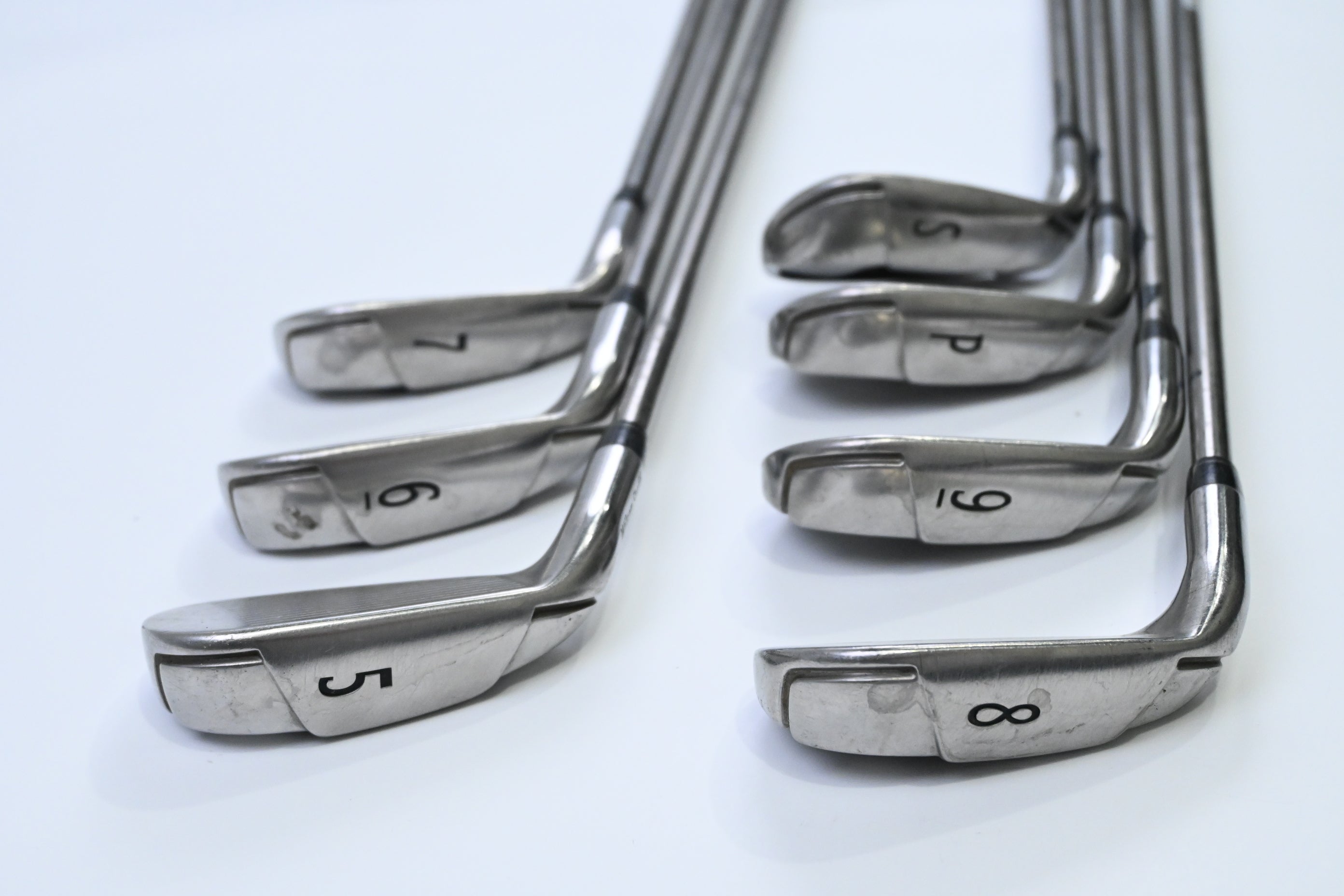 Wilson D200 Irons / 5-PW+SW / Stiff Flex UST Elements Chrome 59FS Shafts