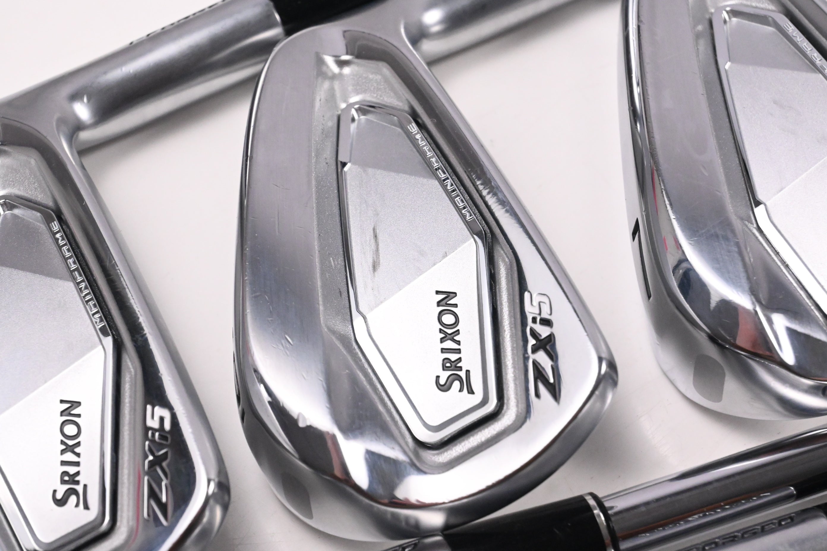 Srixon ZXi5 Irons / 5-PW+GW / Regular Flex Dynamic Gold Mid 100 R300 Shafts
