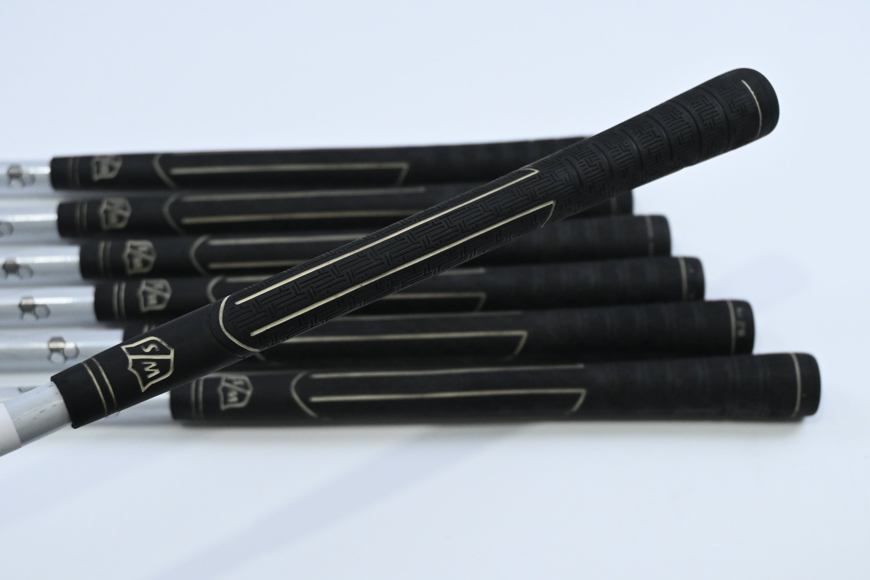 Wilson D200 Irons / 5-PW+SW / Stiff Flex UST Elements Chrome 59FS Shafts