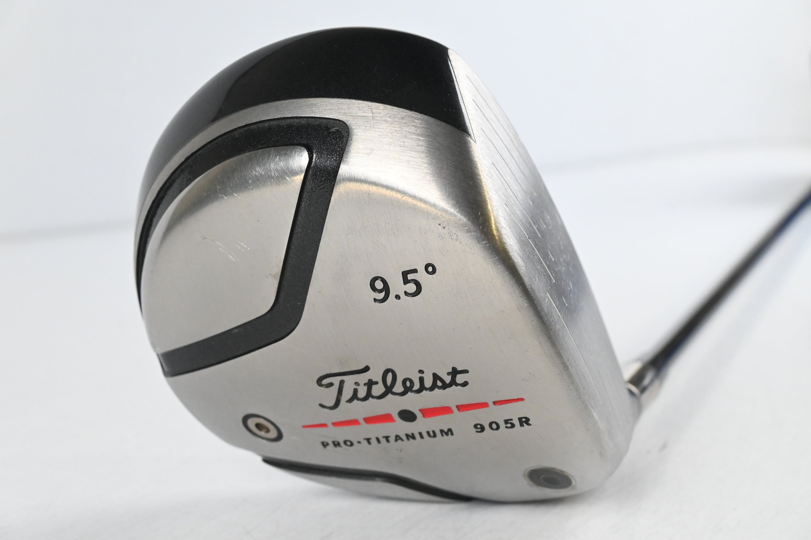 Titleist 905 R Driver / 9.5 Degree / Regular Flex Fujikura Speeder 757 Shaft