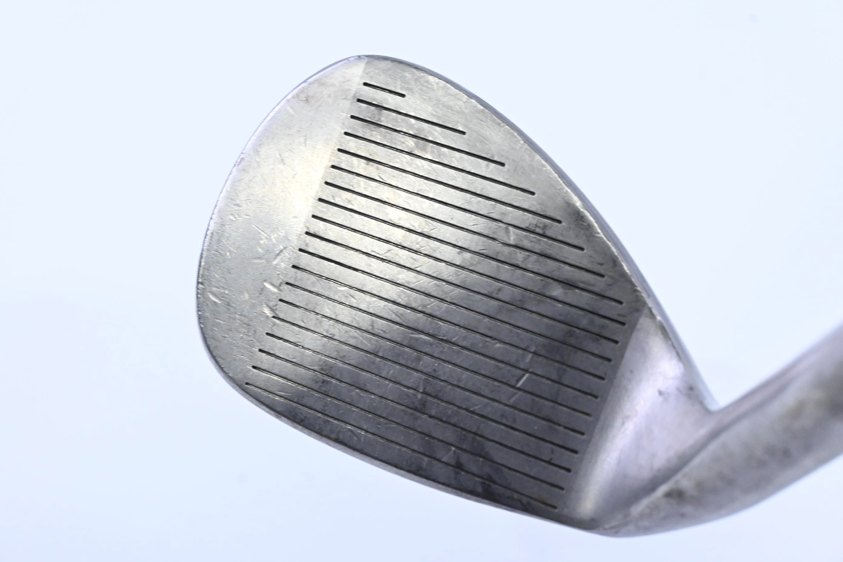 Titleist High Performance Sand Wedge / 54 Degree / Stiff Flex Dynamic Gold Shaft
