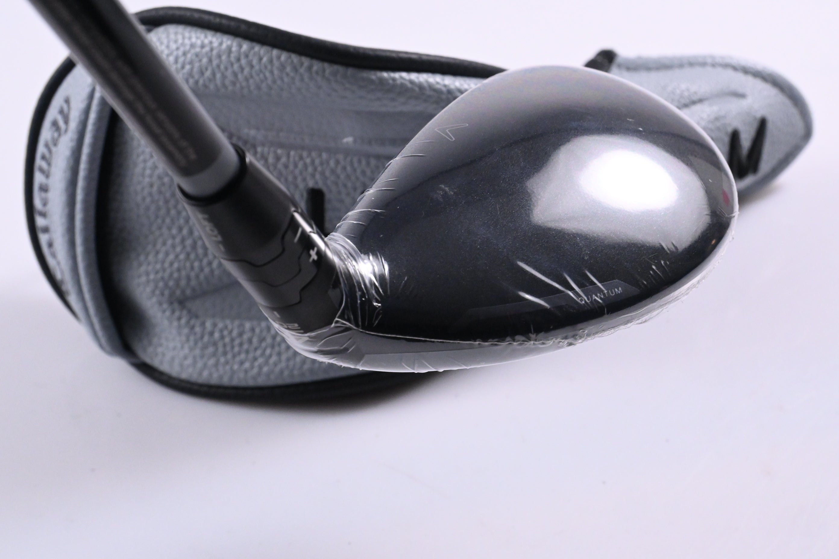 Callaway Quantum Max OS #4 Hybrid / 20 Degree / Regular Flex Denali Frost Silver