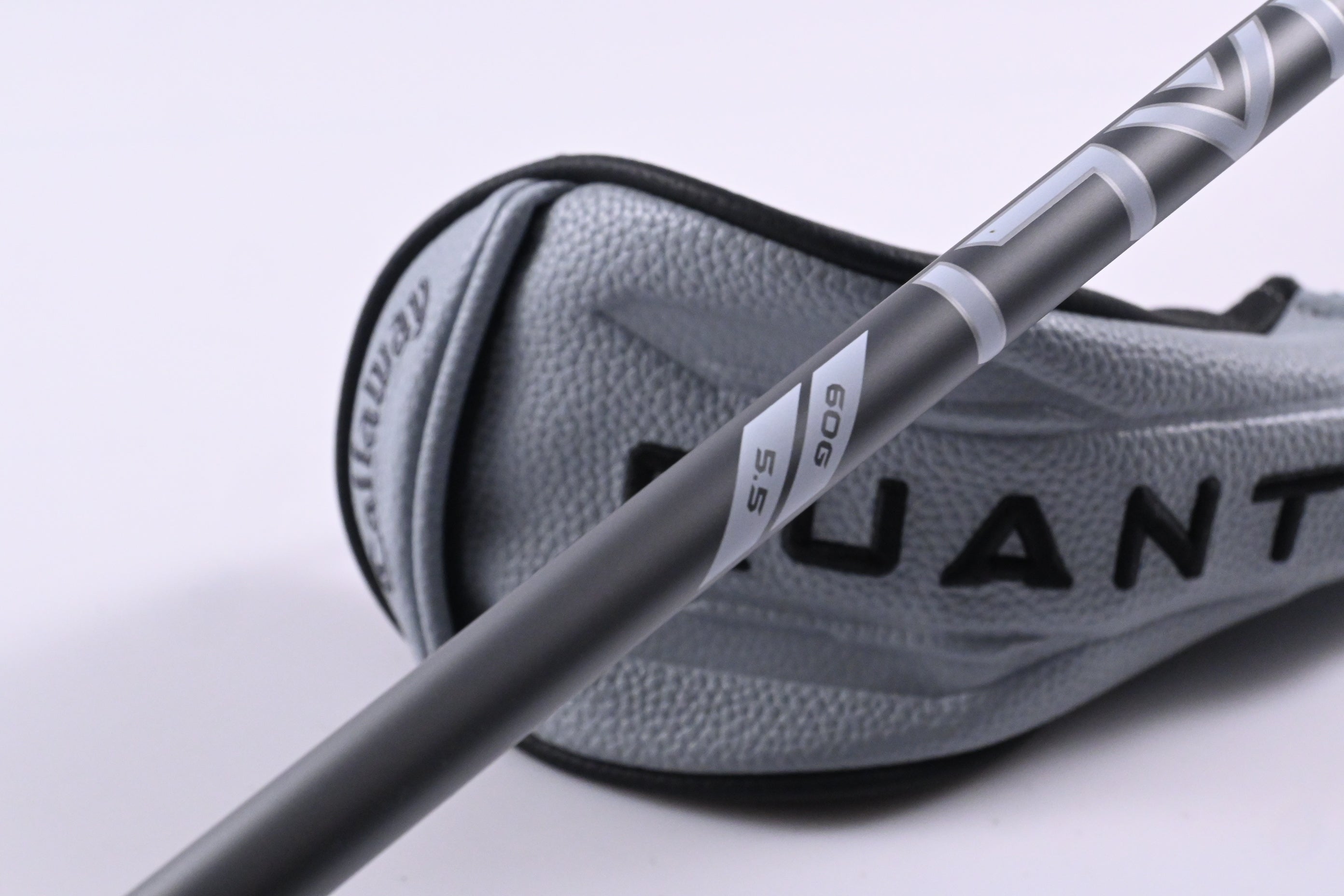 Callaway Quantum Max OS #4 Hybrid / 20 Degree / Regular Flex Denali Frost Silver