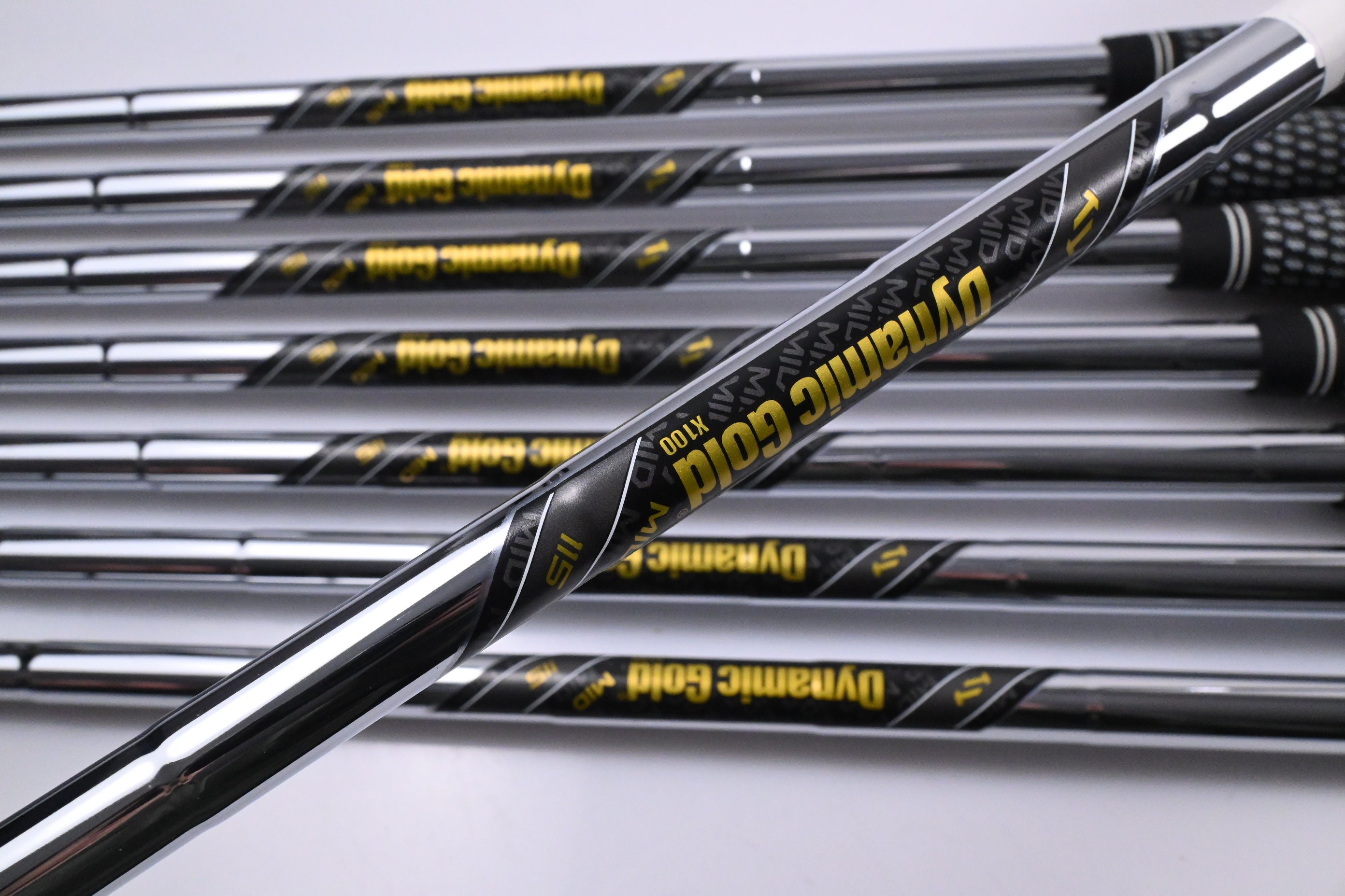 Callaway Apex Ai200 Irons / 4-PW+GW / X-Flex Dynamic Gold Mid 115 X100