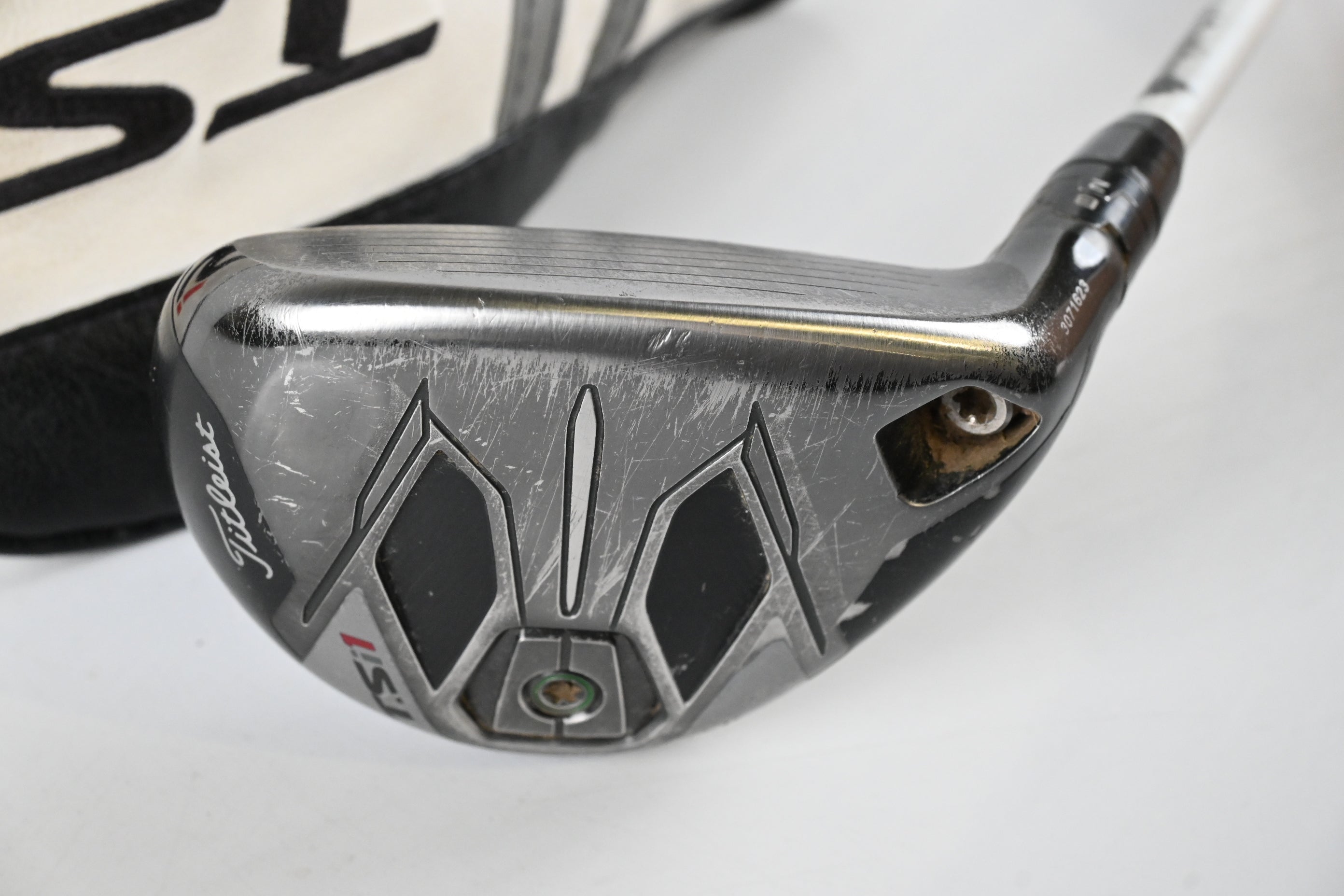 Titleist TSi1 #5 Hybrid / 23 Degree / Regular Flex Aldila Ascent 50 Shaft