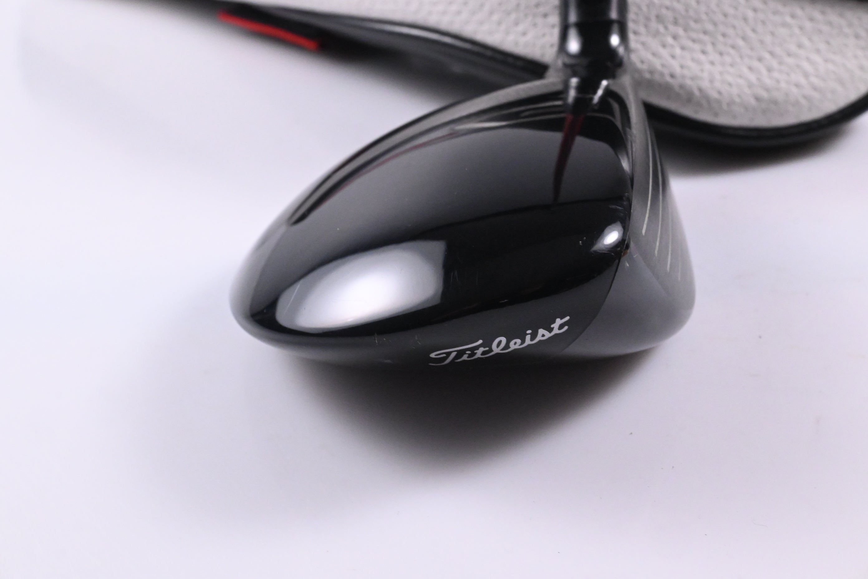 Titleist GT2 #5 Wood / 18 Degree / Regular Flex Denali Red 60 Shaft