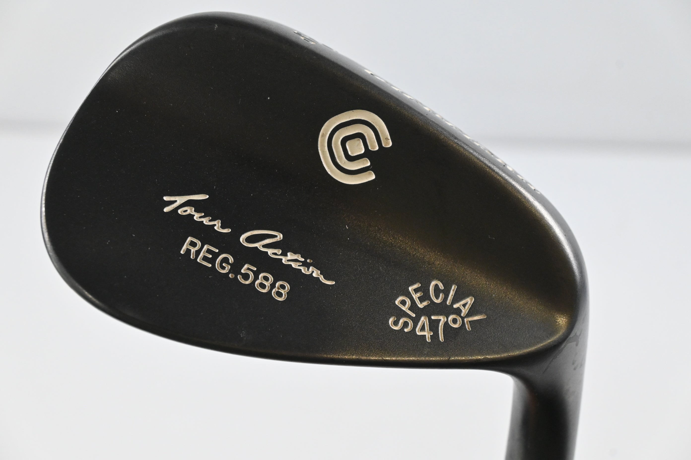 Cleveland 588 Tour Action Pitching Wedge / 47 Degree / Wedge Flex Dynamic Gold