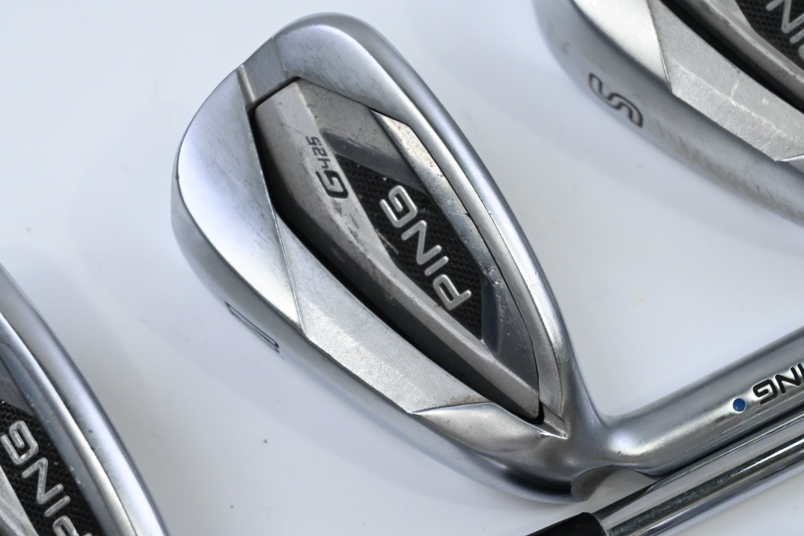 Left Hand Ping G425 Irons / 5-PW+SW / Blue Dot / Regular Flex Ping AWT 2.0