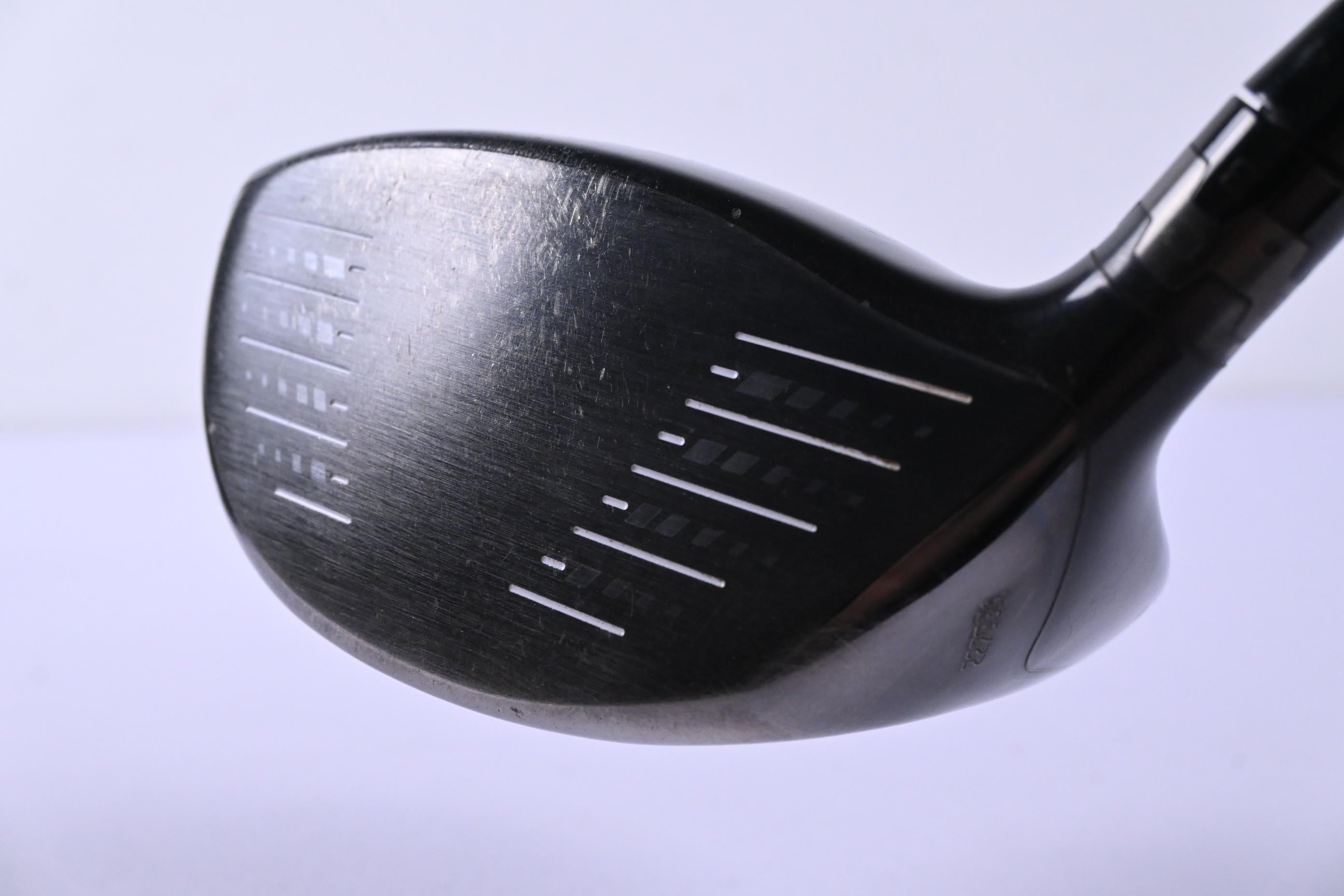 Titleist 913 D2 Driver / 10.5 Degree / Regular Flex Aldila RIP Phenom 70 Shaft