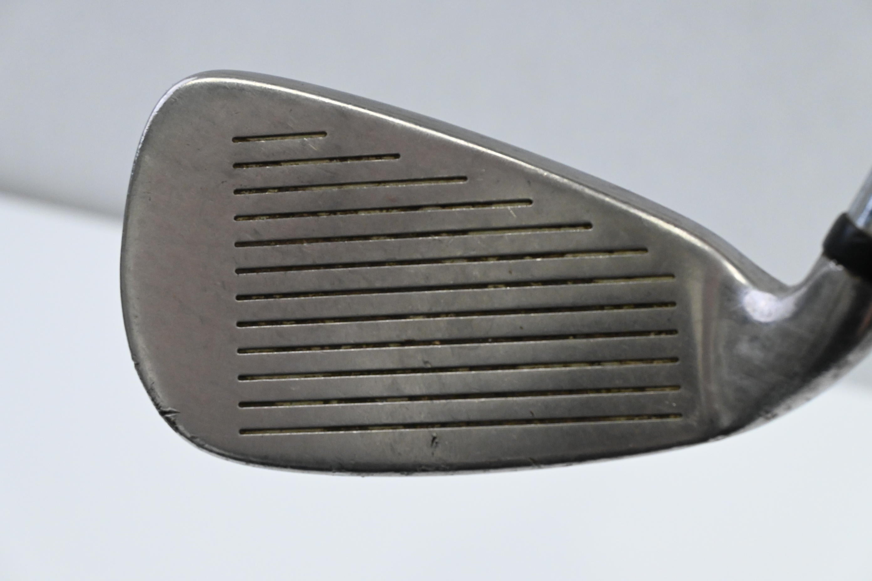 Wilson Deep Red #4 Iron / 24 Degree / Regular Flex Fluid Feel Shaft
