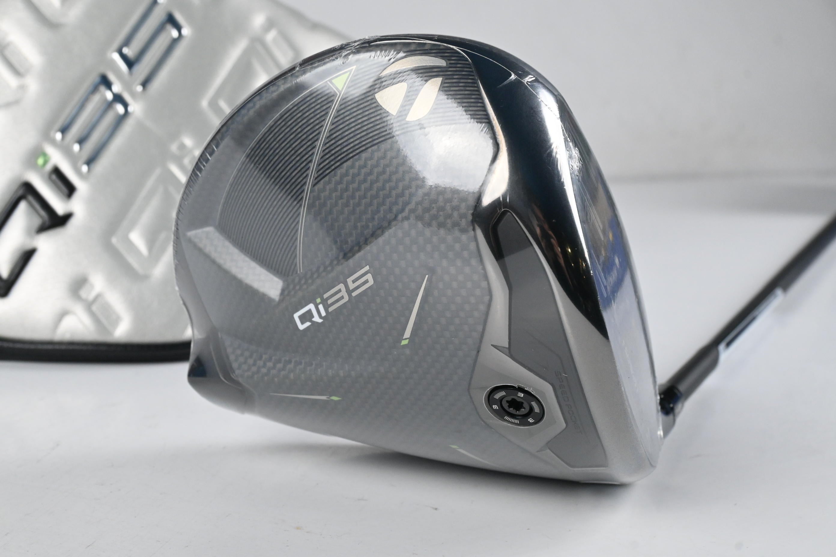 Taylormade Qi35 Driver / 10.5 Degree / Regular Flex Fujikura Ventus Blue 5 Shaft