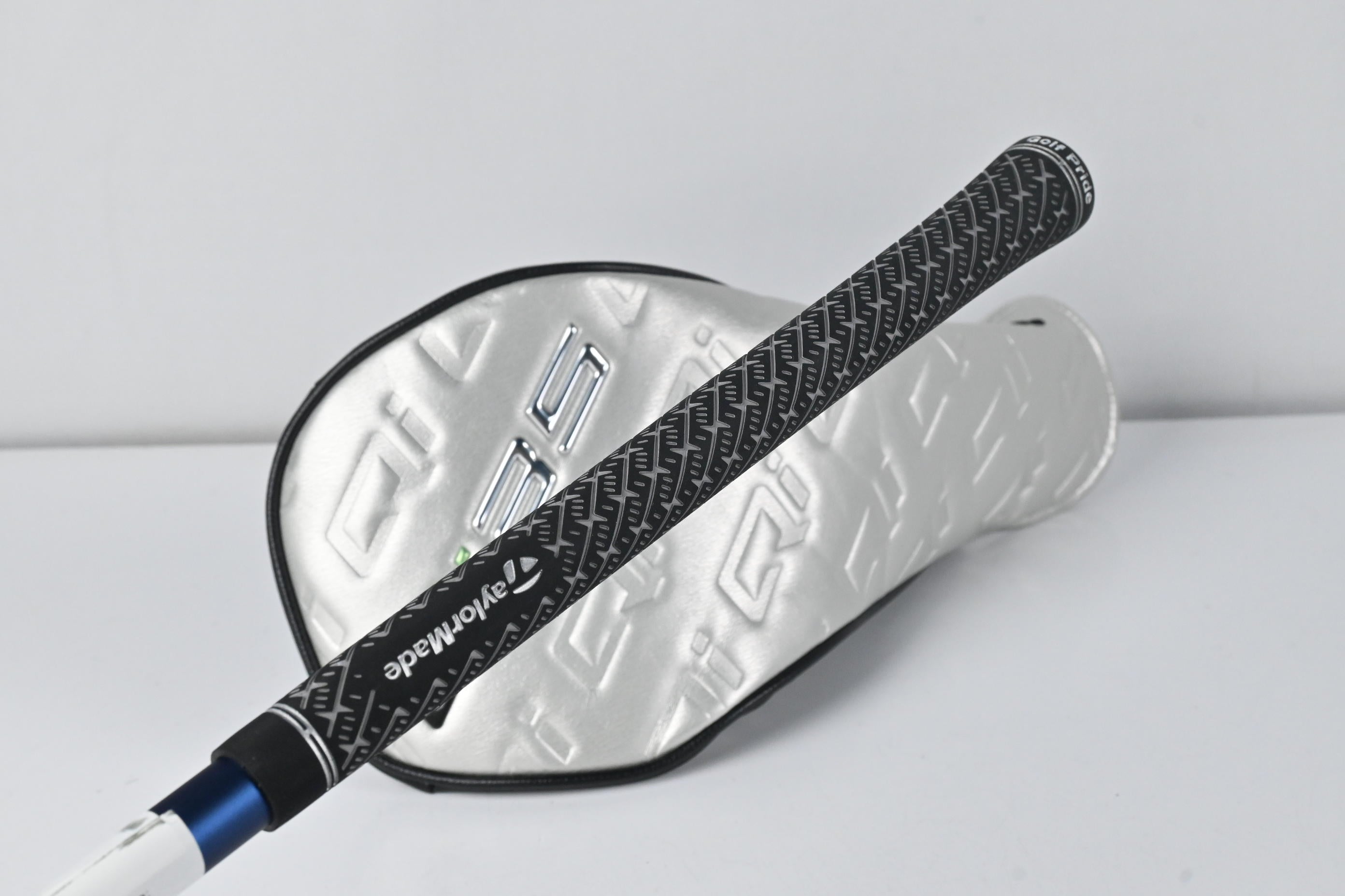 Taylormade Qi35 Driver / 10.5 Degree / Regular Flex Fujikura Ventus Blue 5 Shaft