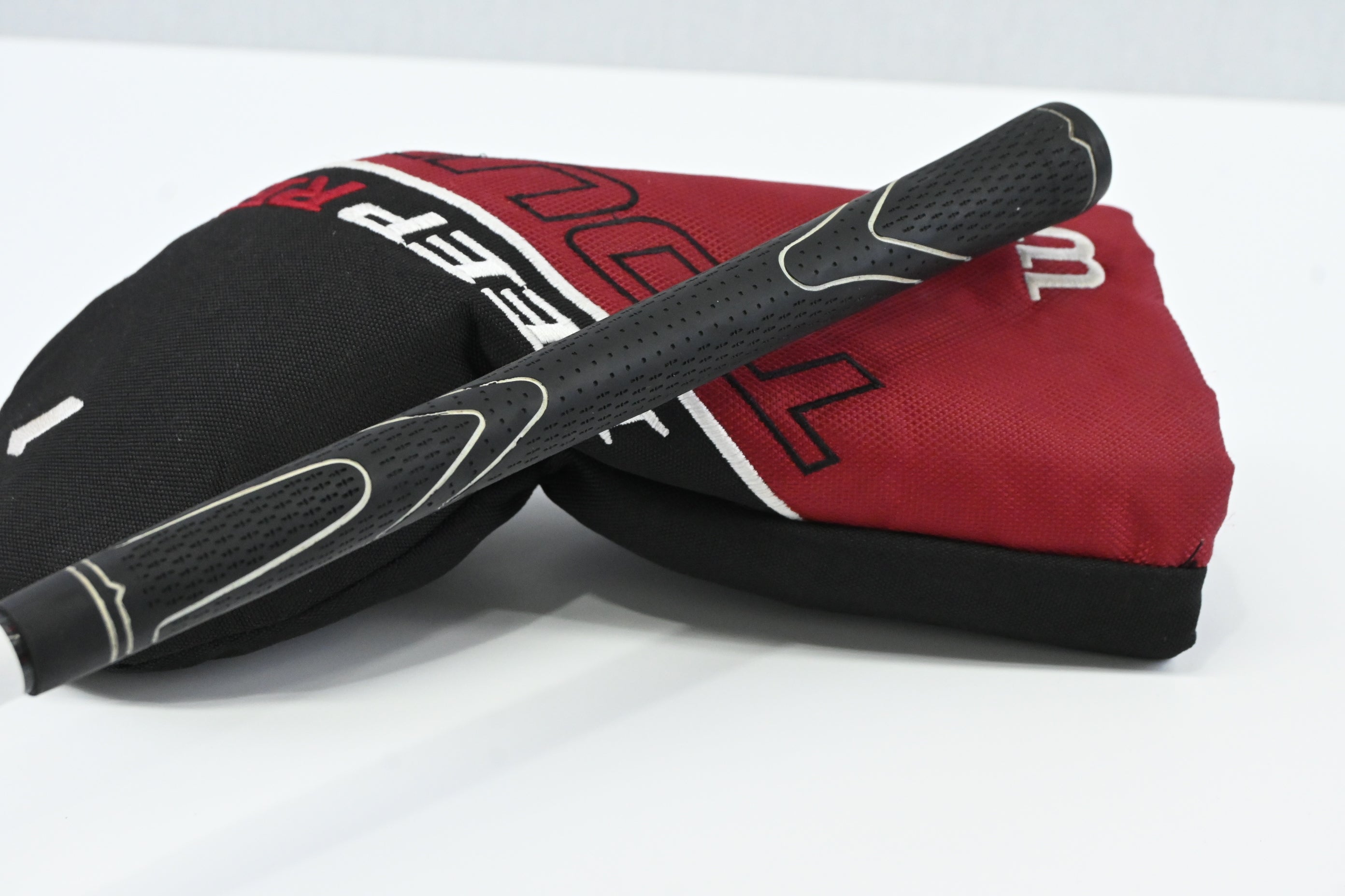 Wilson Deep Red Tour Driver / 10.5 Degree / Regular Flex Wilson Deep Red Tour
