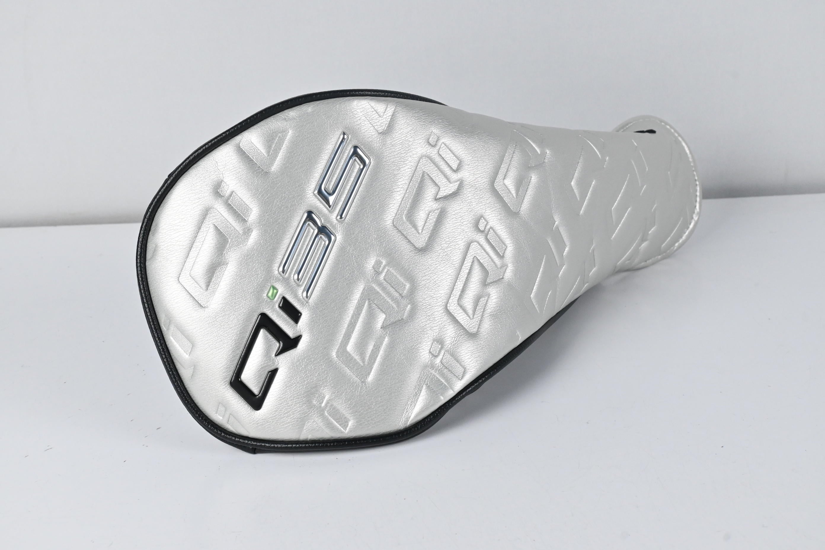 Taylormade Qi35 Driver / 10.5 Degree / Regular Flex Fujikura Ventus Blue 5 Shaft