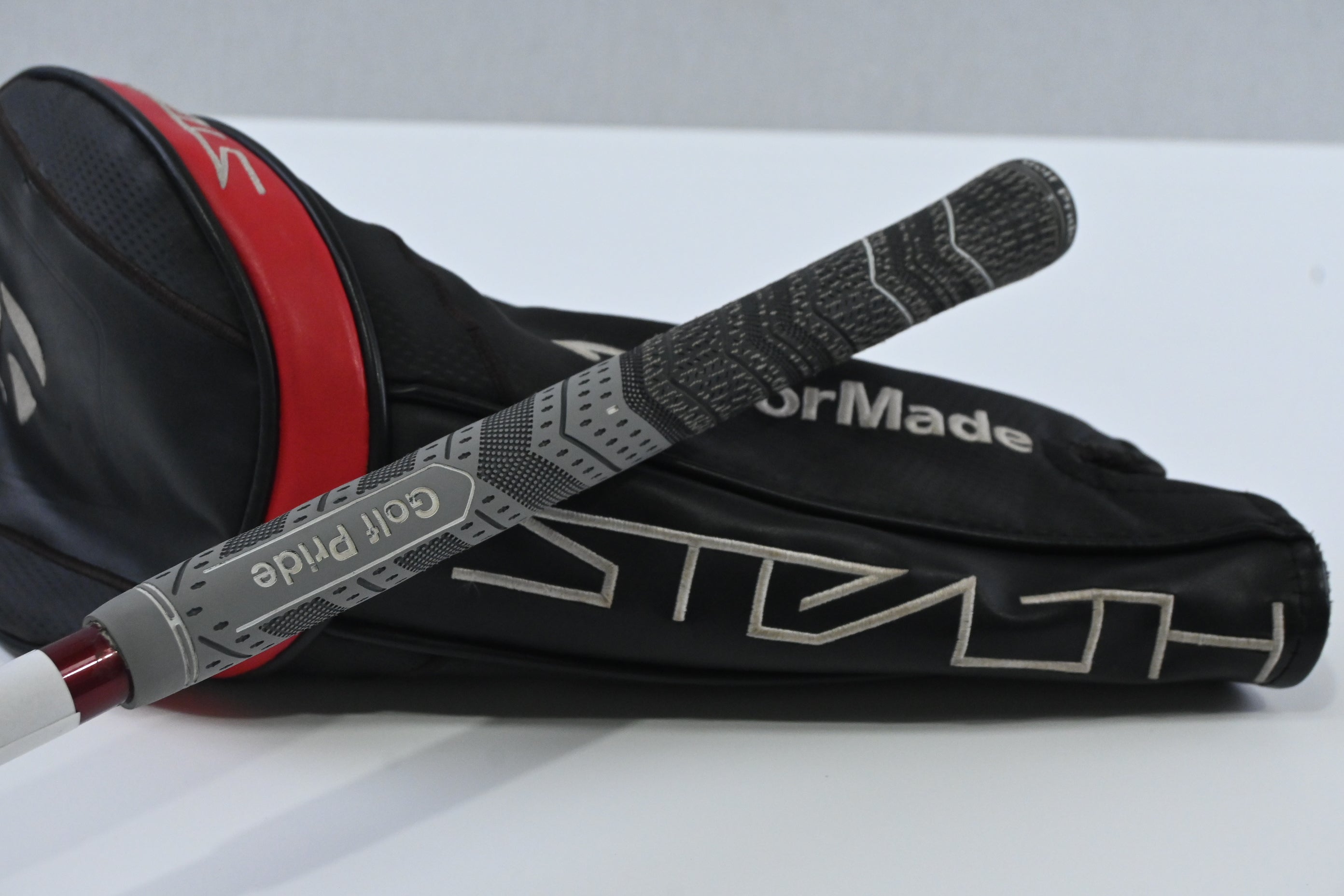 Taylormade Stealth Plus Driver / 10.5 Degree / Regular Flex HZRDUS Smoke Red 60