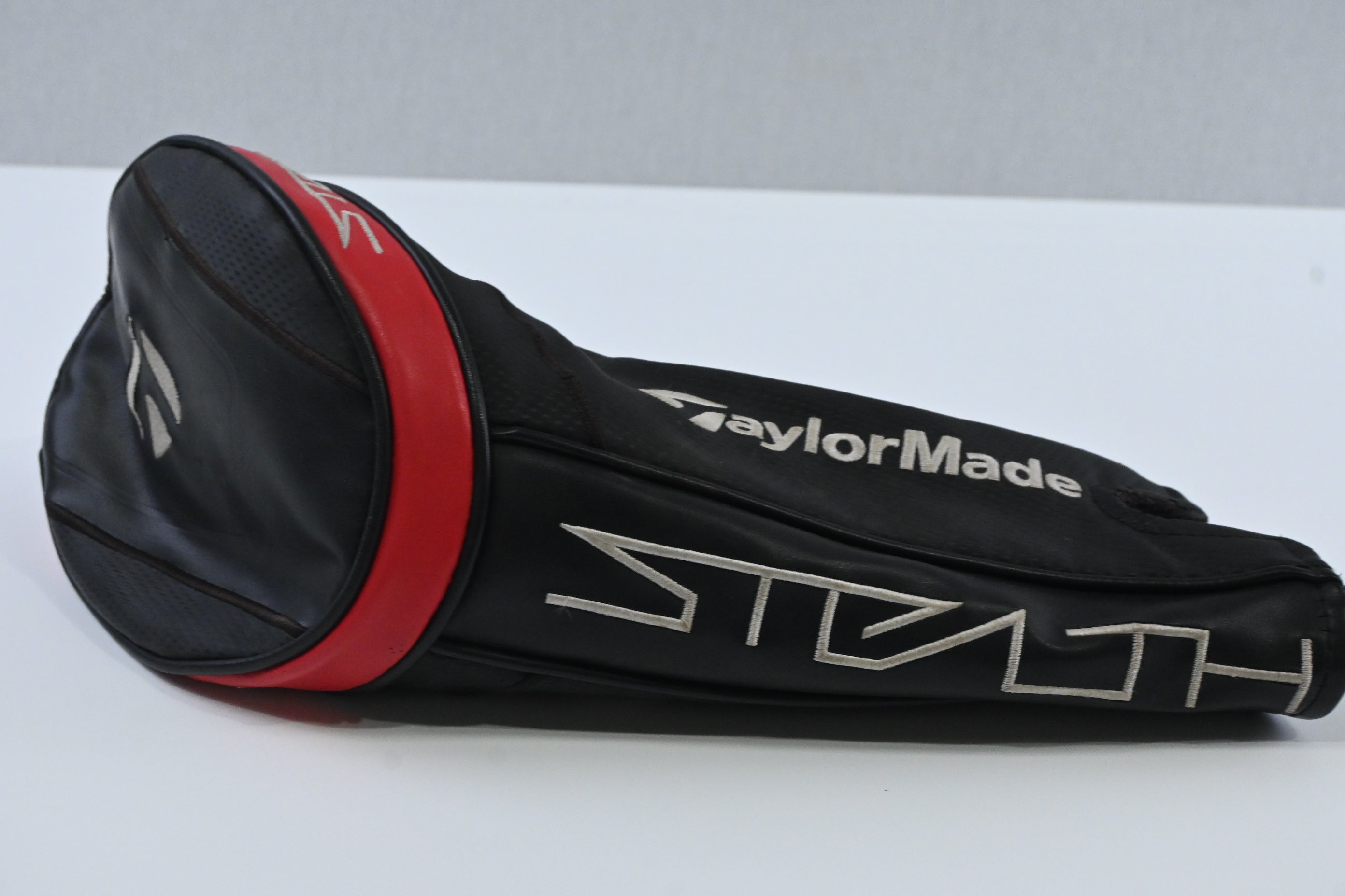 Taylormade Stealth Plus Driver / 10.5 Degree / Regular Flex HZRDUS Smoke Red 60