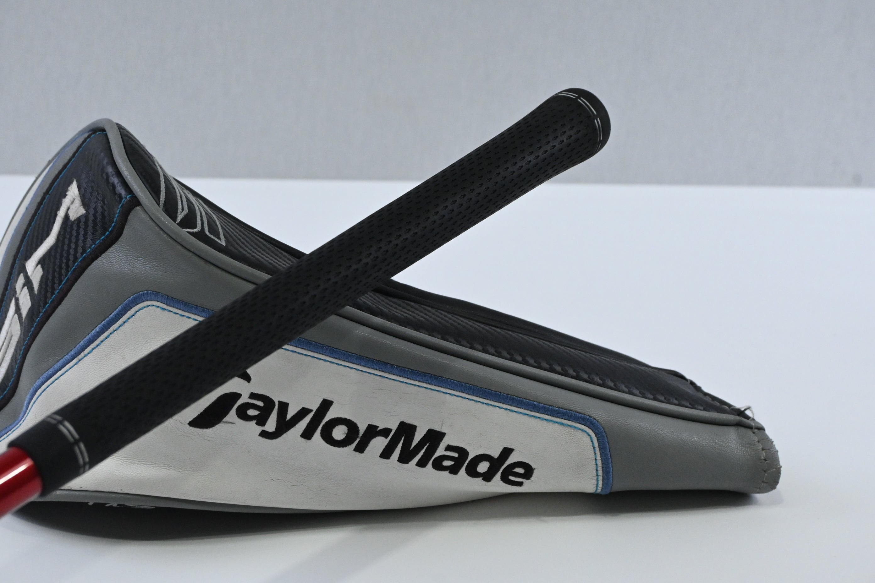 Taylormade SIM Max D Driver / 10.5 Degree / Regular Flex Fujikura Ventus Red 5