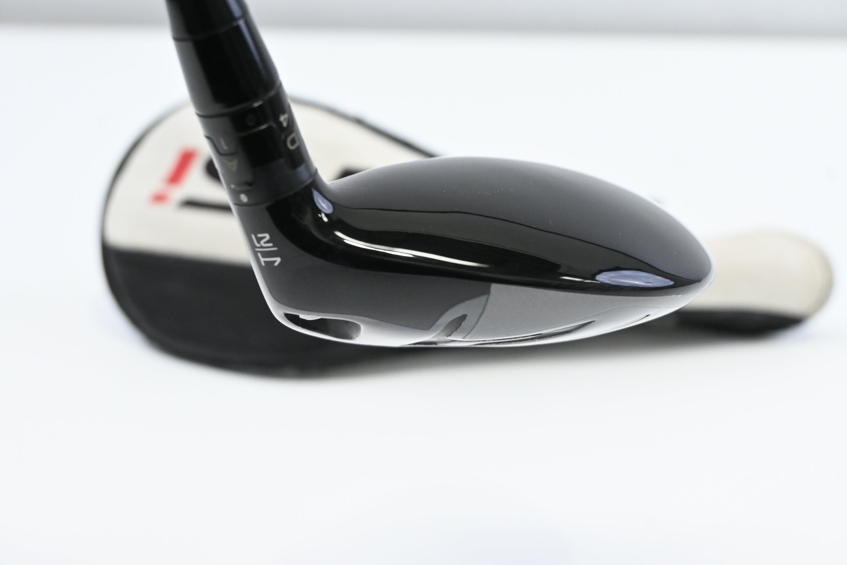 Titleist TSi2 #4 Hybrid / 21 Degree / Regular Flex Kuro Kage 55 Shaft