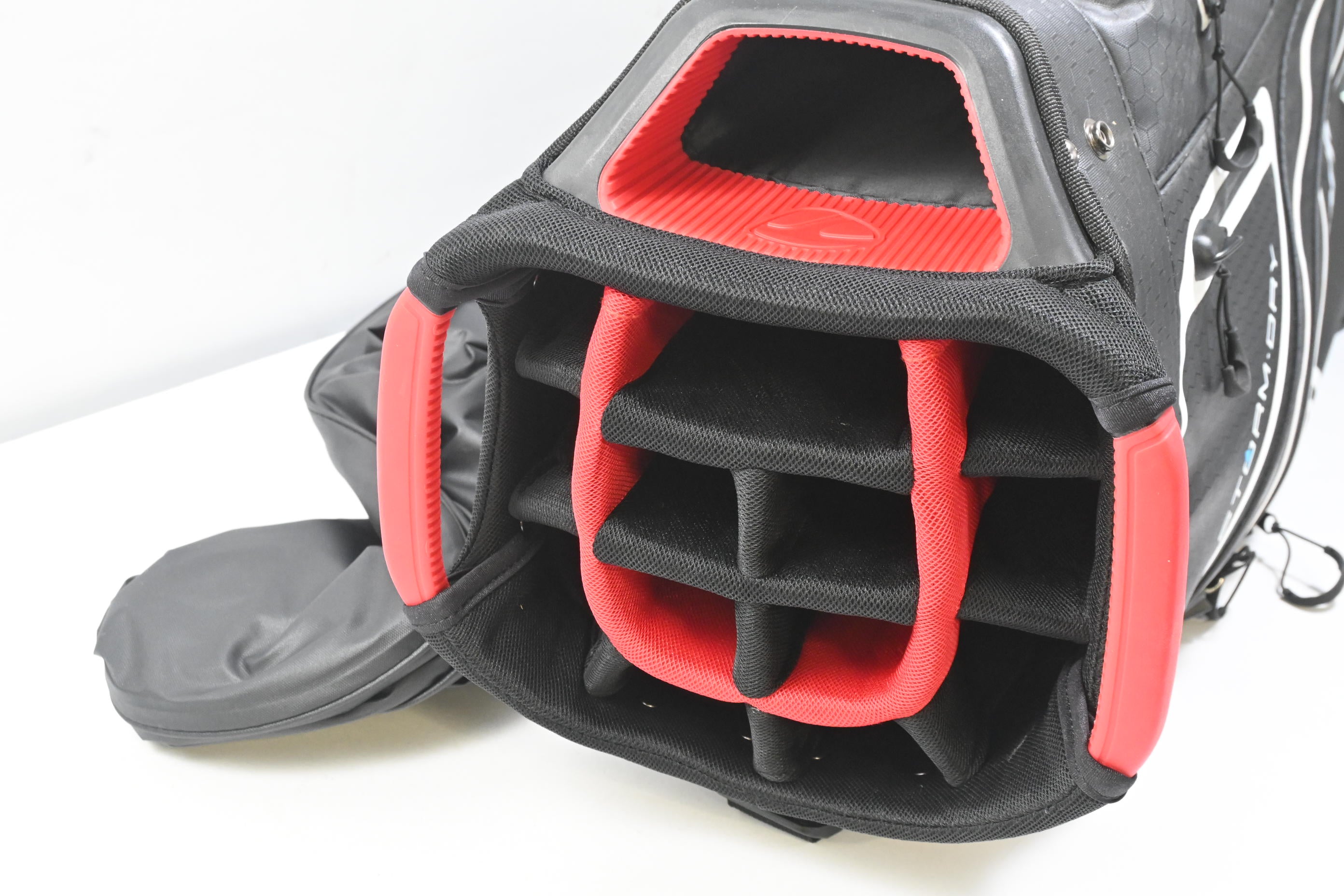 Taylormade Strom Dry Cart Bag / 14-Way Divider / Black, White, Red
