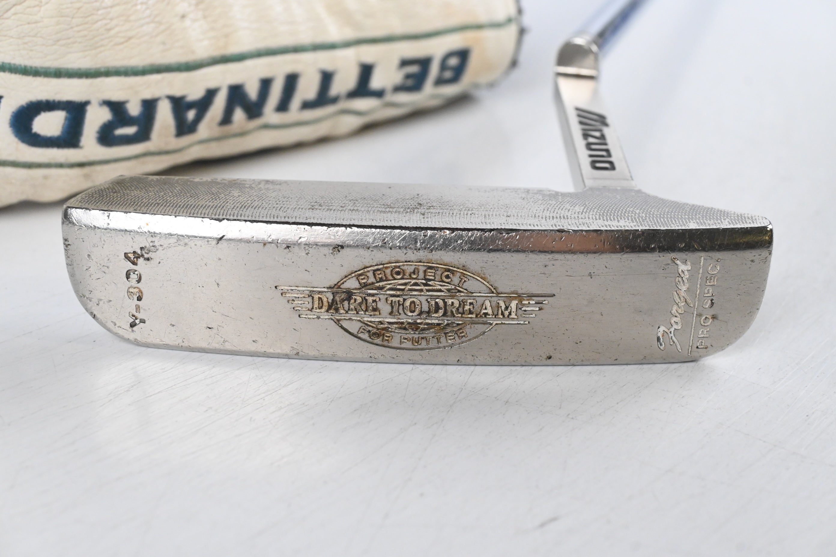 Mizuno Dare To Dream Putter / 32 Inch