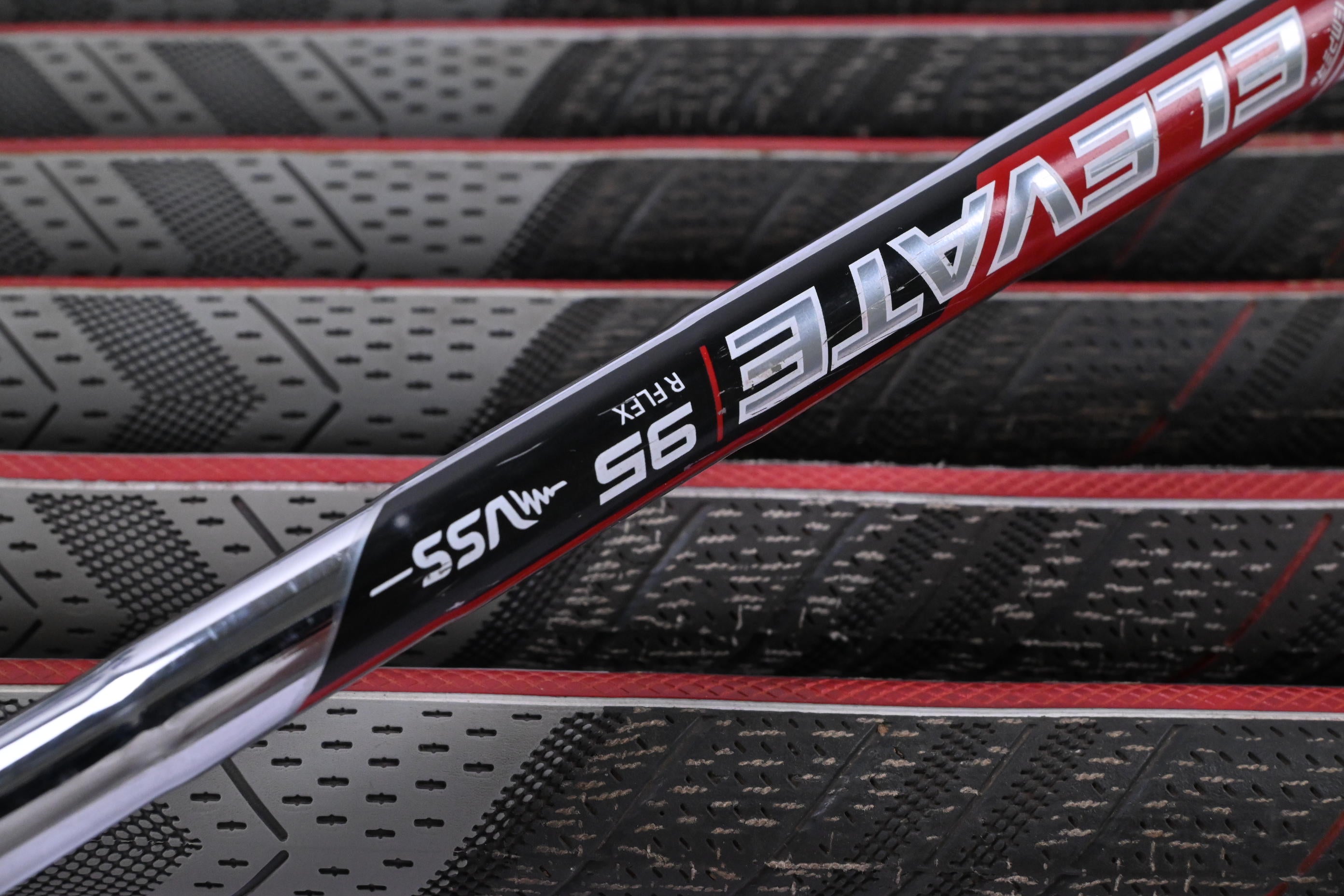 Left Hand Ping G425 Irons / 5-PW+SW / Black Dot / Regular Flex Elevate 95 Shafts