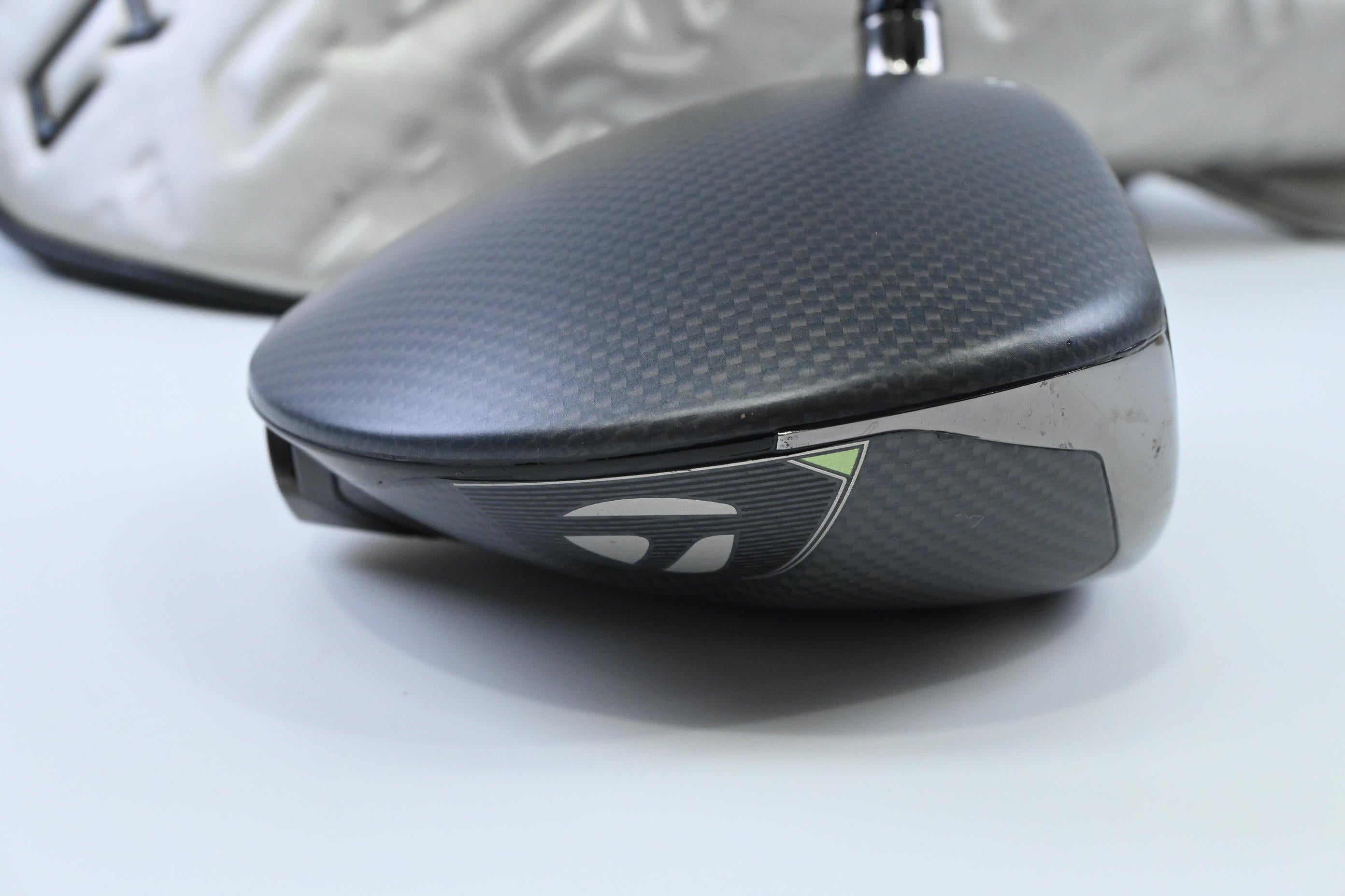 Taylormade Qi35 LS Driver / 9 Degree / Stiff Flex Kai'li Dark Waves White 60