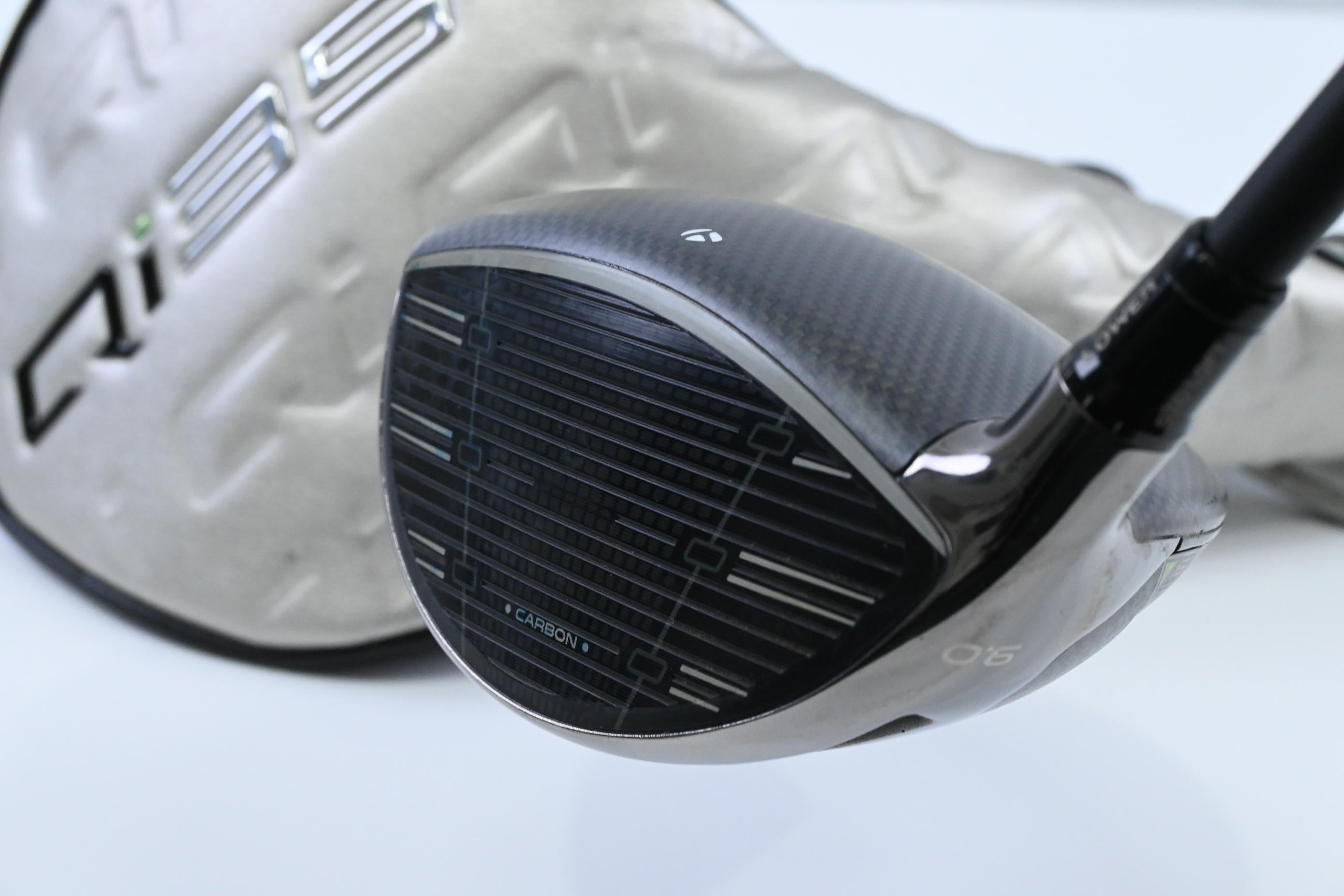 Taylormade Qi35 LS Driver / 9 Degree / Stiff Flex Kai'li Dark Waves White 60