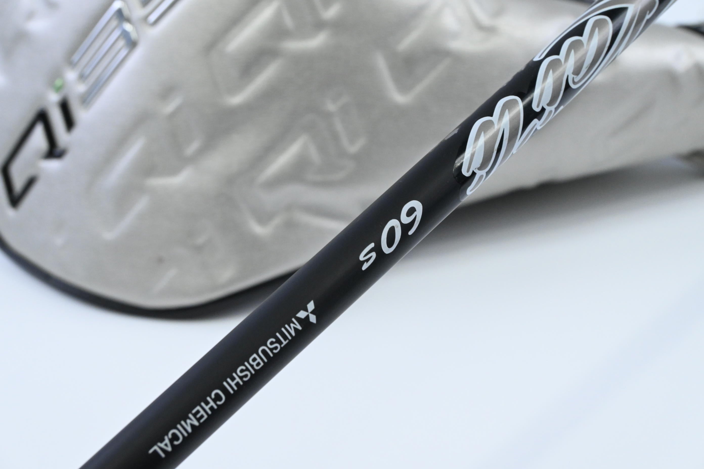 Taylormade Qi35 LS Driver / 9 Degree / Stiff Flex Kai'li Dark Waves White 60