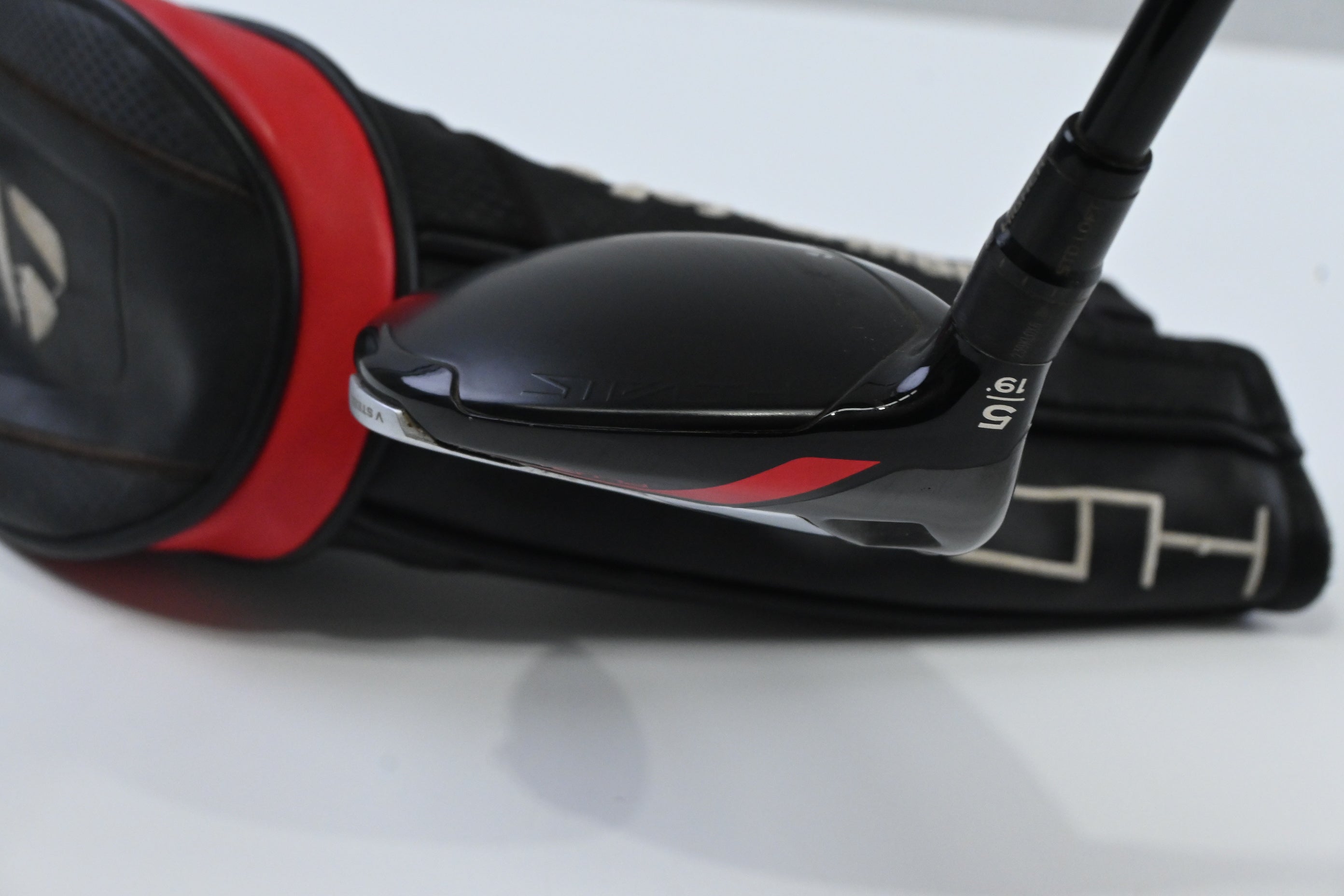 Left Hand Taylormade Stealth Plus #5 Wood / 19 Degree / Stiff Flex HZRDUS 75