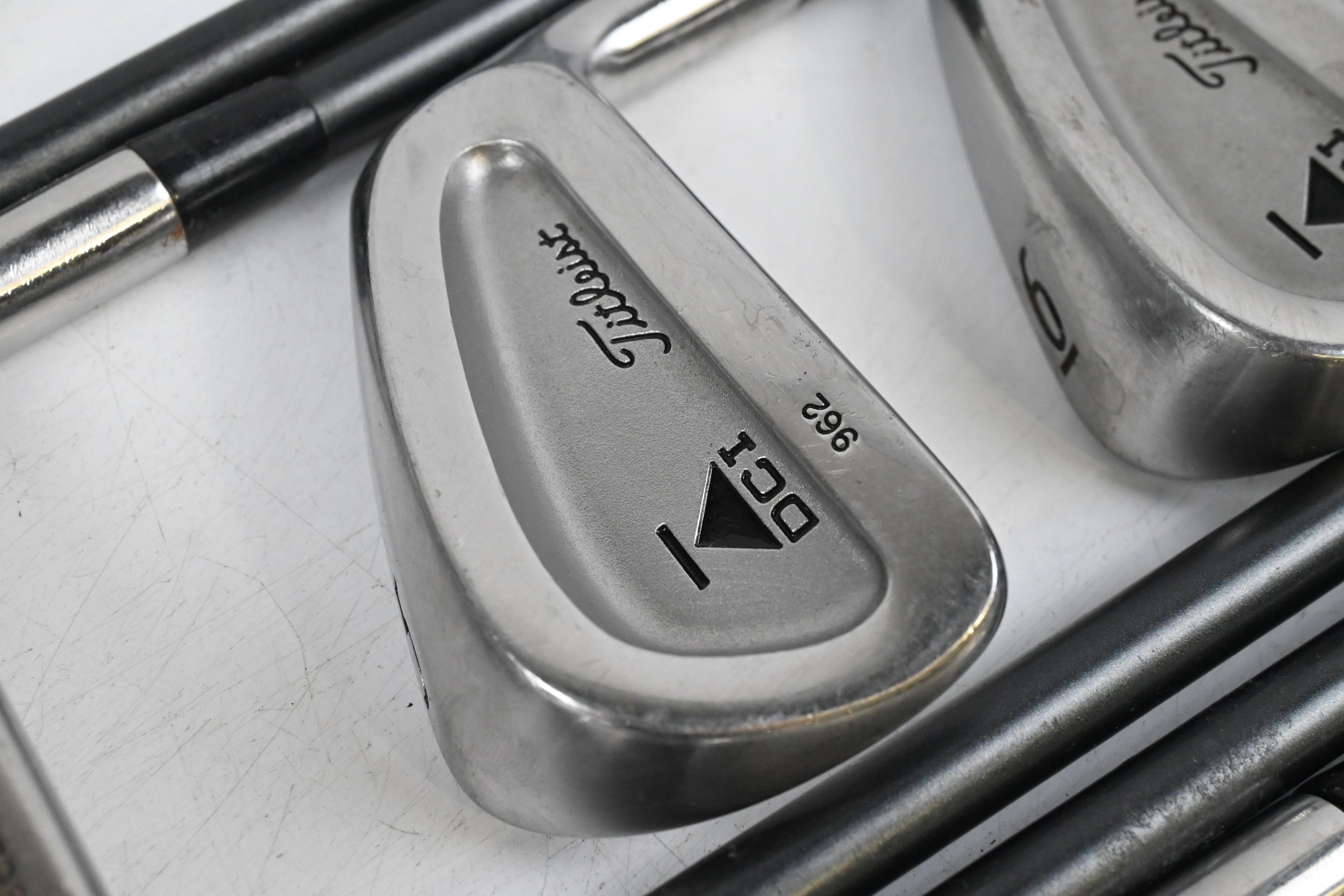 Titleist DCI 962 Irons / 4-9i / Regular Flex Titleist Select Shafts