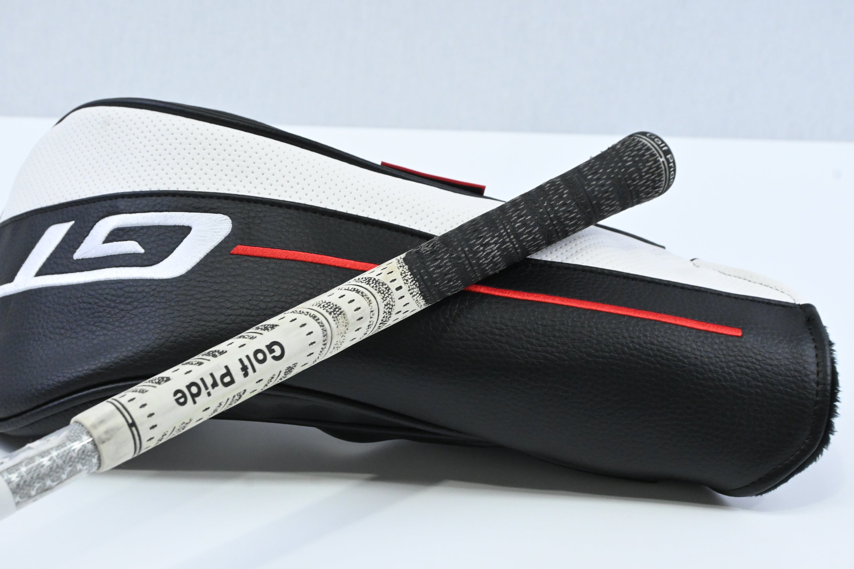 Titleist GT2 Driver / 9 Degree / Regular Flex Tensei AV Raw Blue 55 Shaft